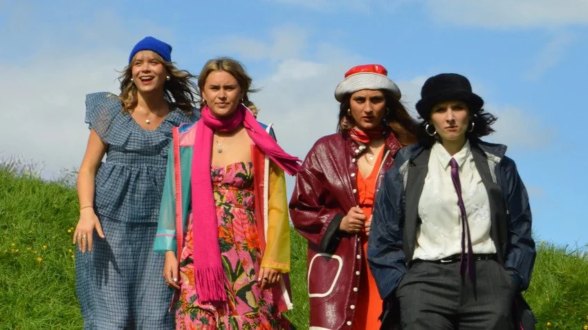 1 Tent, 4 Girls Review