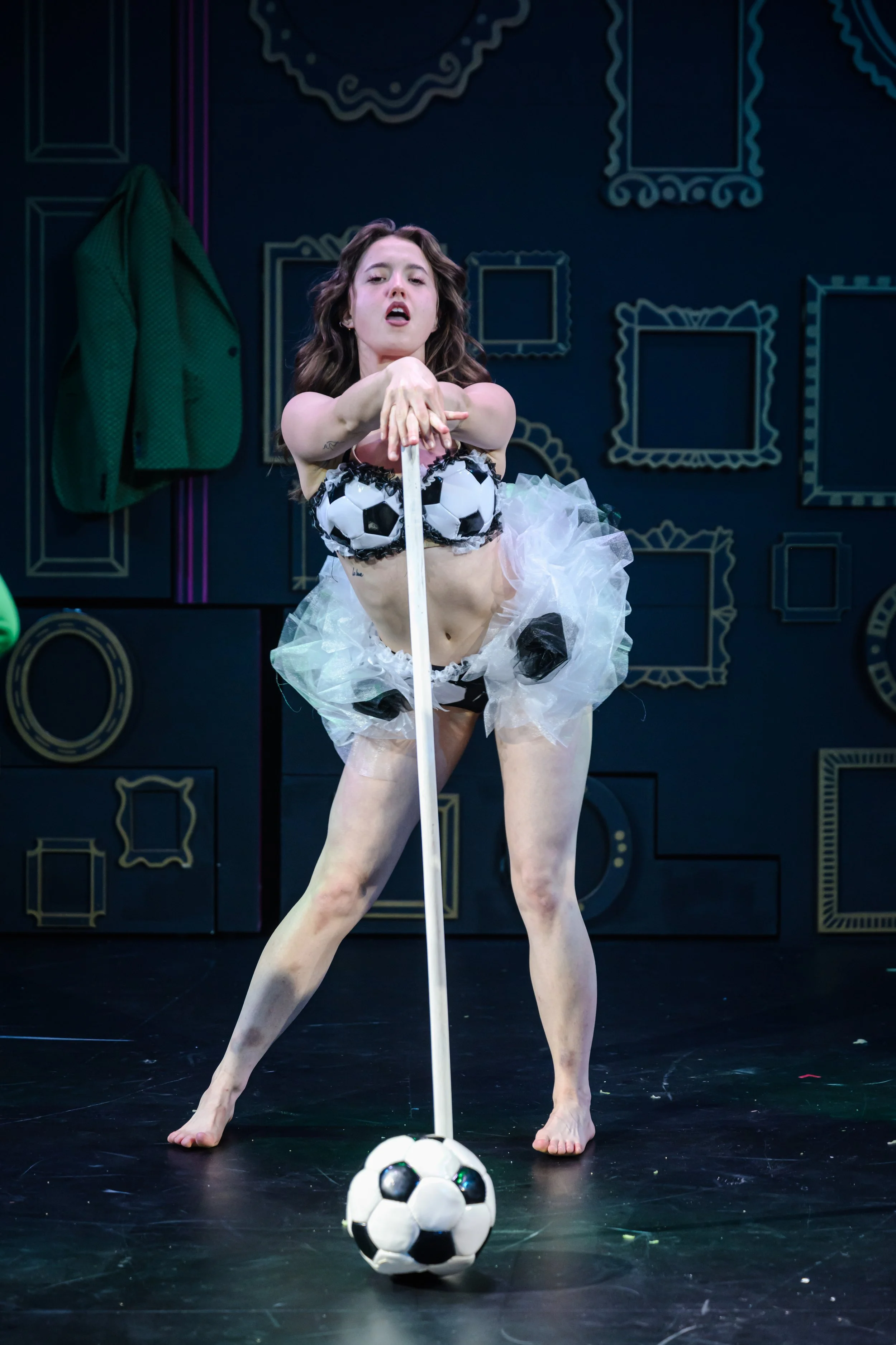 DeriereOnAGString_KingsHeadTheatre_ProductionShots_CharlieFlintPhotography_2026-89.jpg