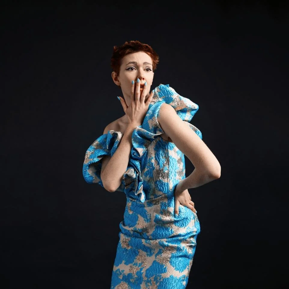 Elf Lyons is The Woman on the Edge at Pleasance Courtyard Review