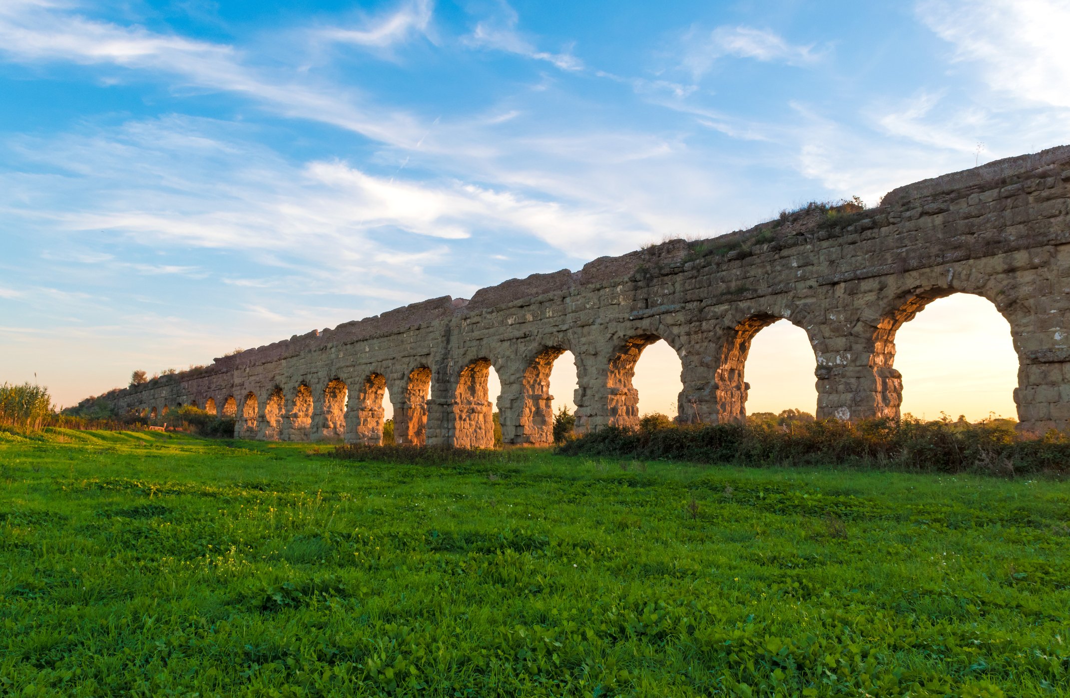 Foto van aquaduct in het Park van de Aquaducten in Rome