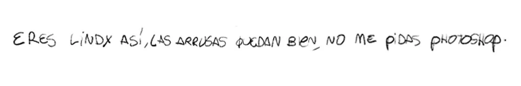 Mensaje escrito en cuaderno que dice: "Eres lindx así, las arrugas quedan bien, no me pidas Photoshop."