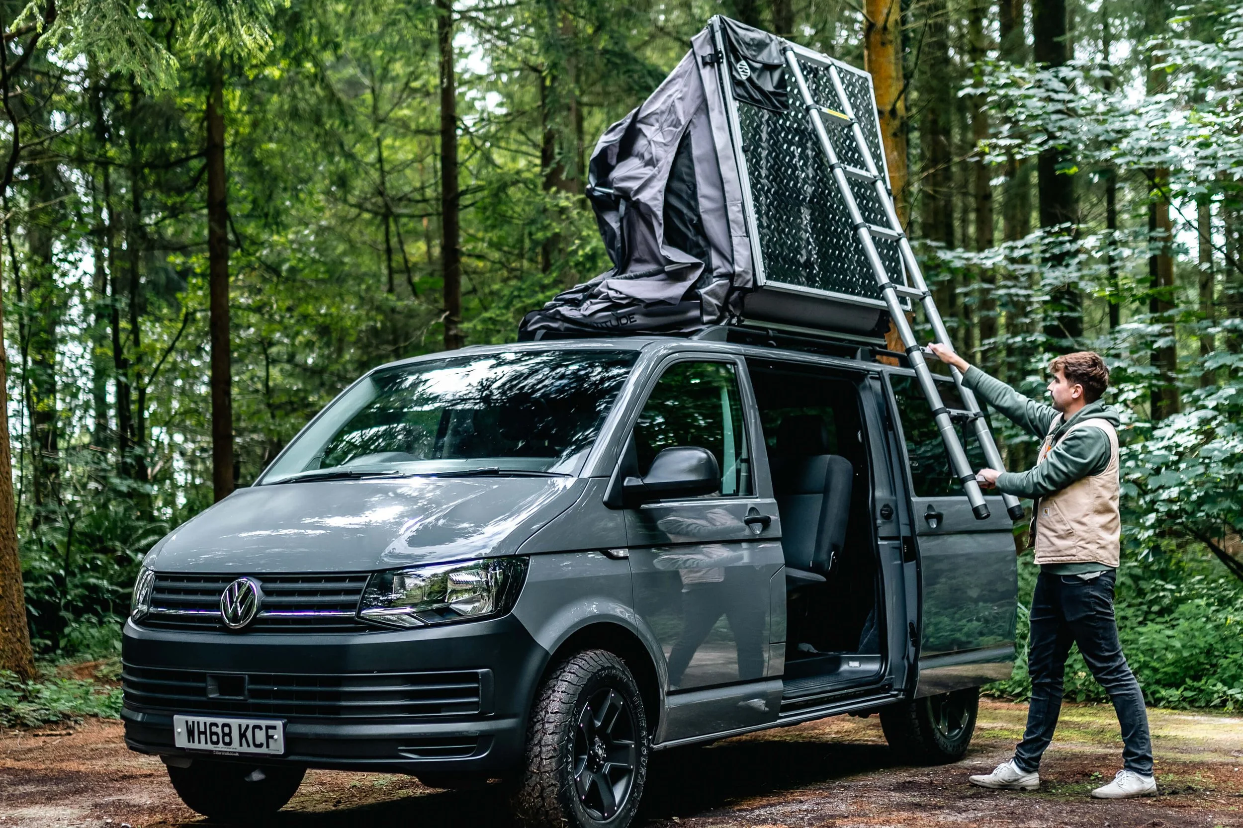 roof tent on car grey 3.jpg