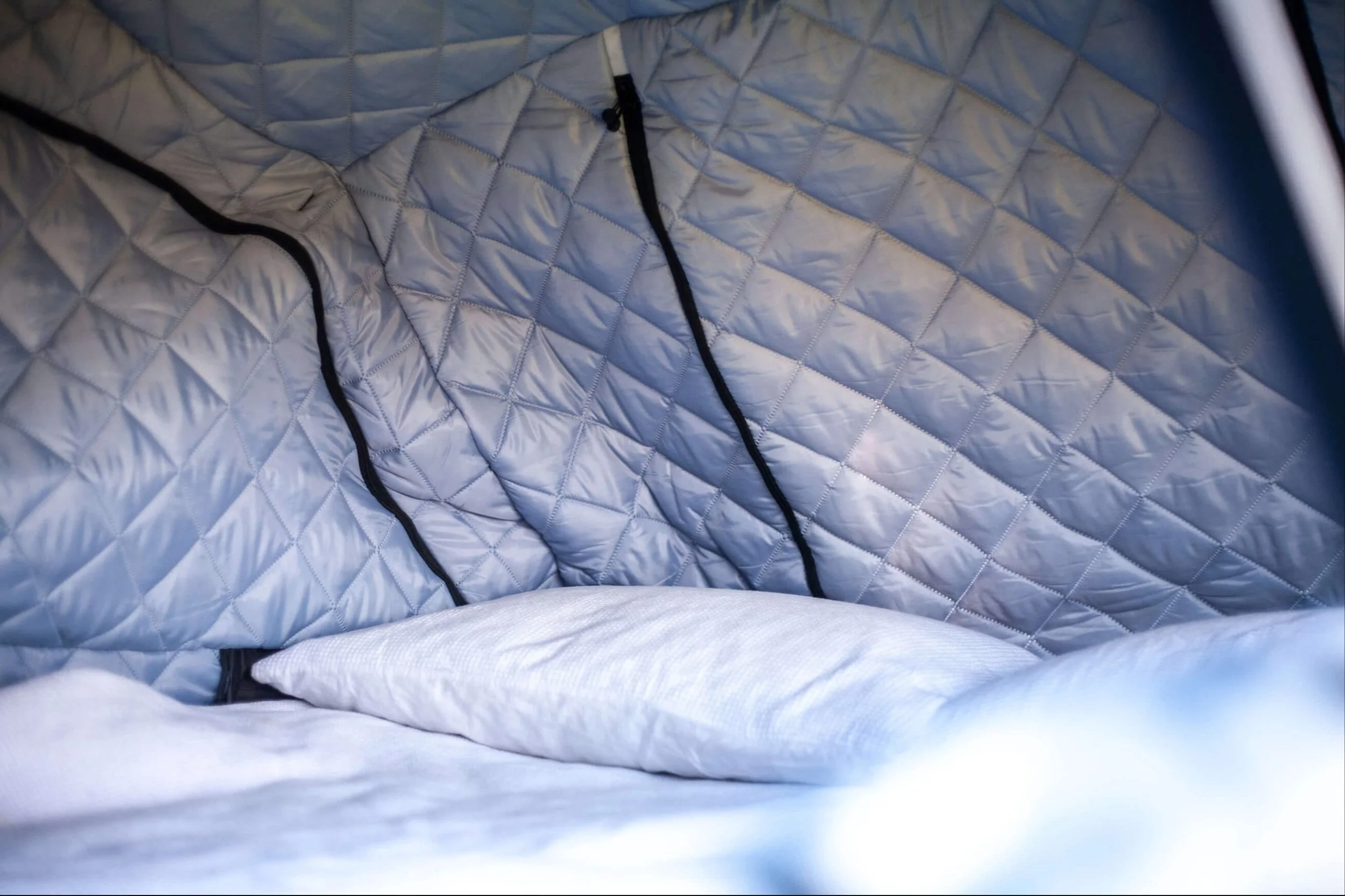 How to stay warm in a roof tent, a thermal liner keeps the heat in.