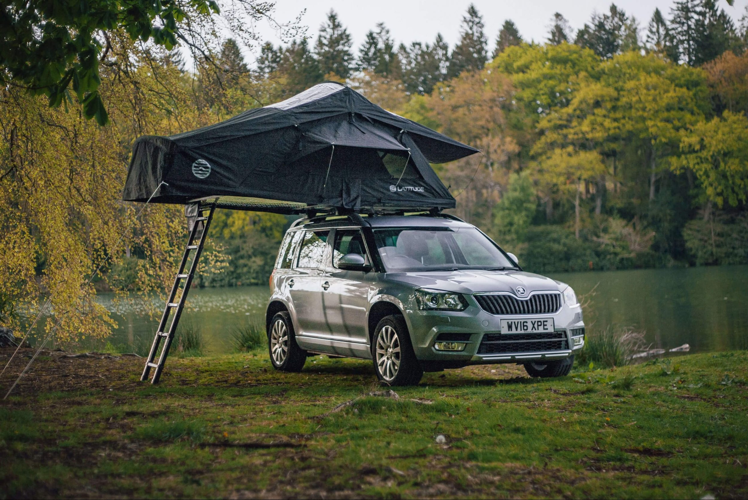 roof tent on car black 1.jpg
