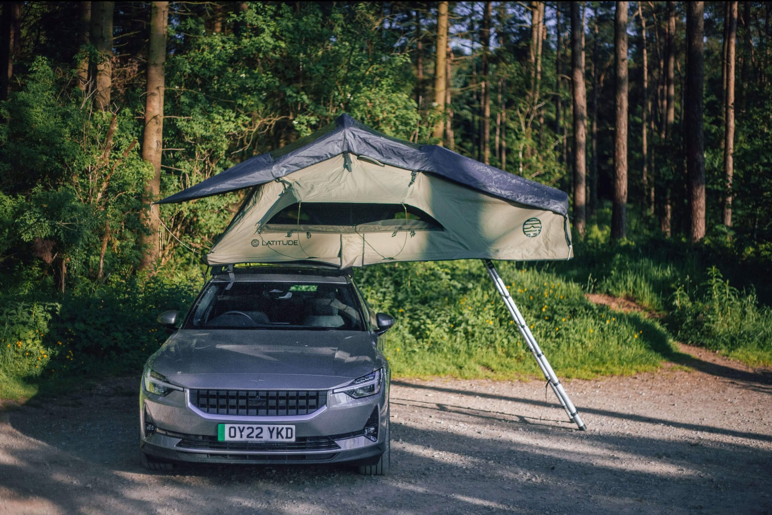 roof tent on car green 9.jpg