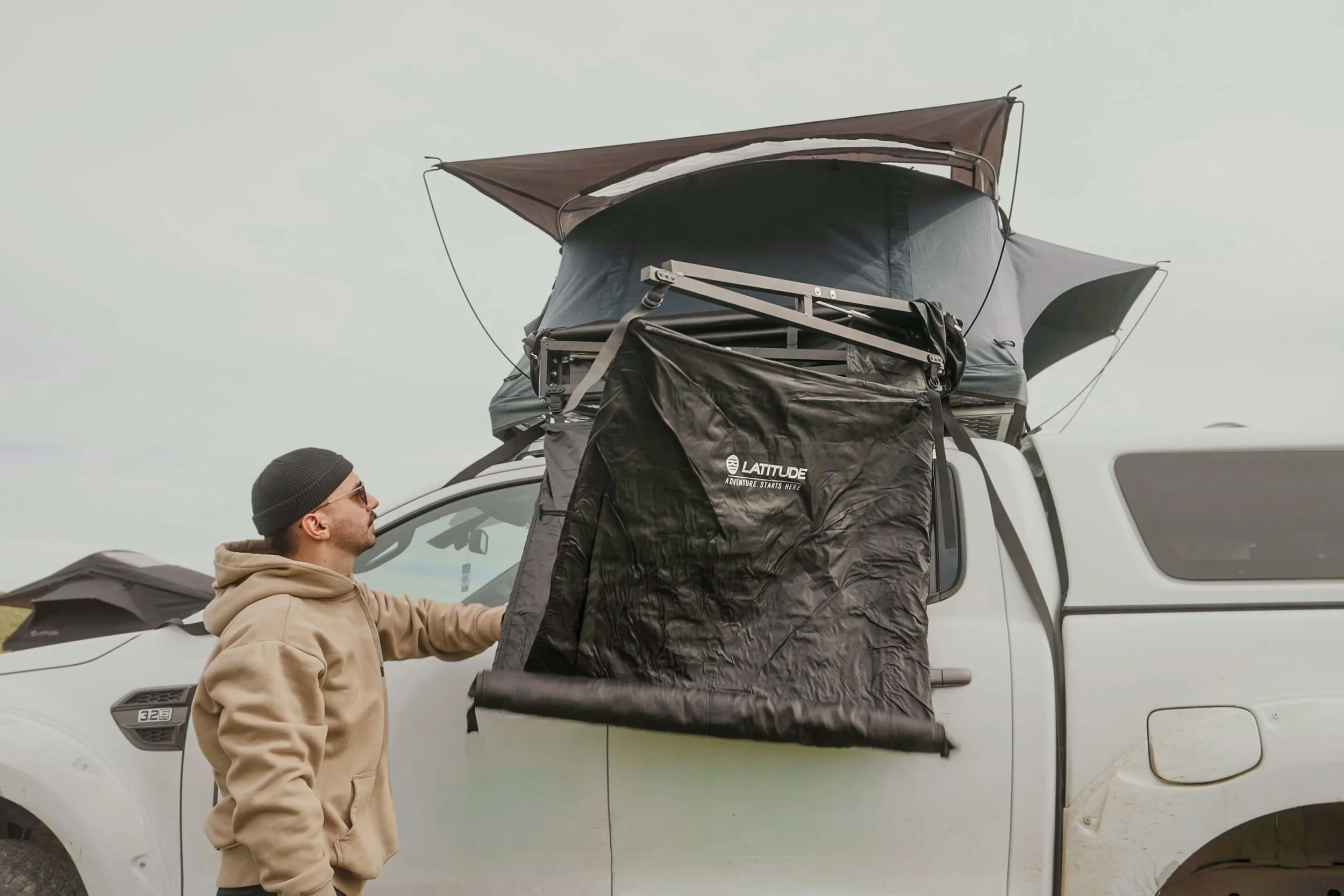 Wingman Shower Awning opening when camping for van or 4x4