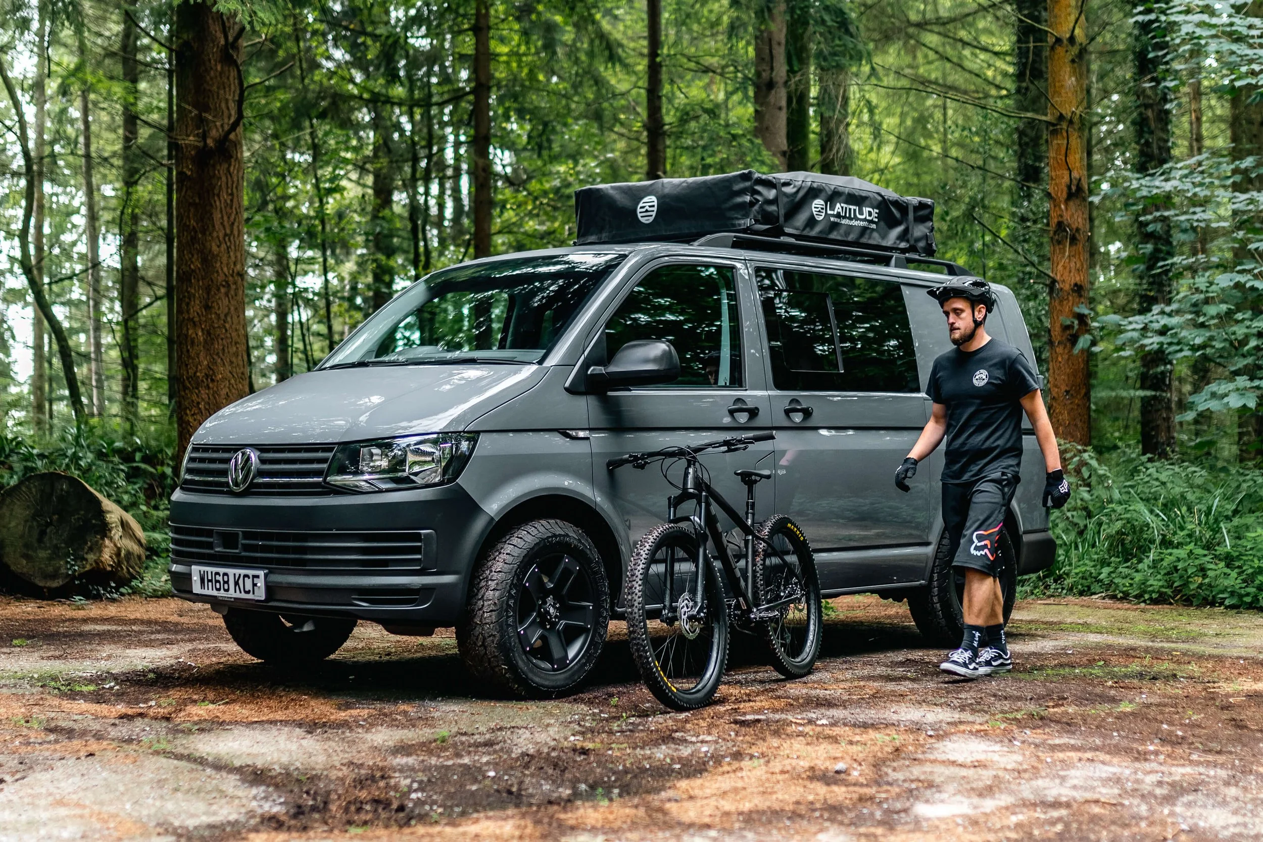 roof tent on car grey 2.jpg