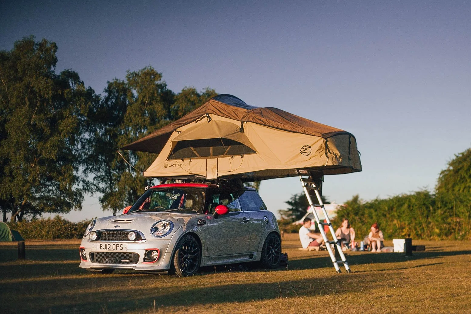roof tent on car khaki 1.jpg