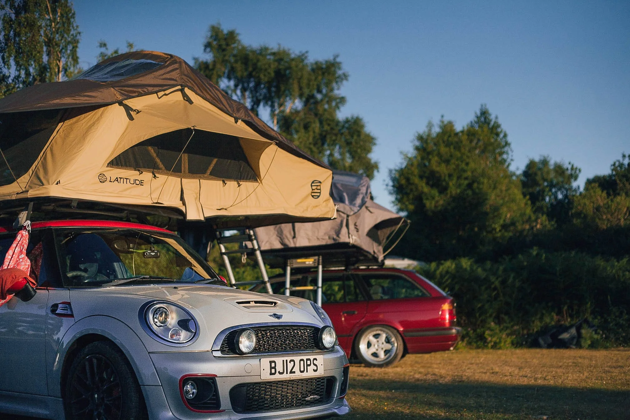 roof tent on car khaki 2.jpg