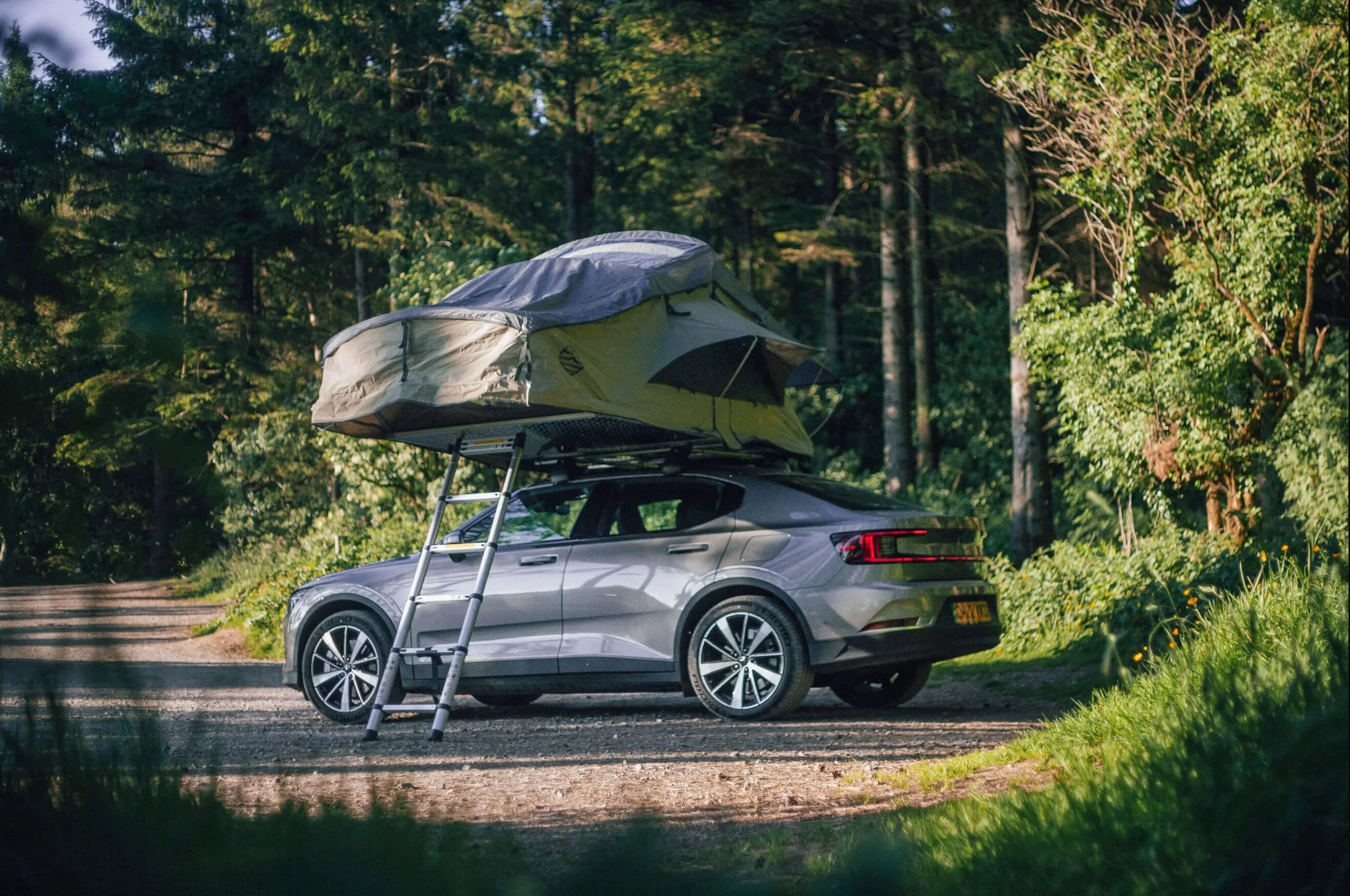 roof tent on car green 2.jpg