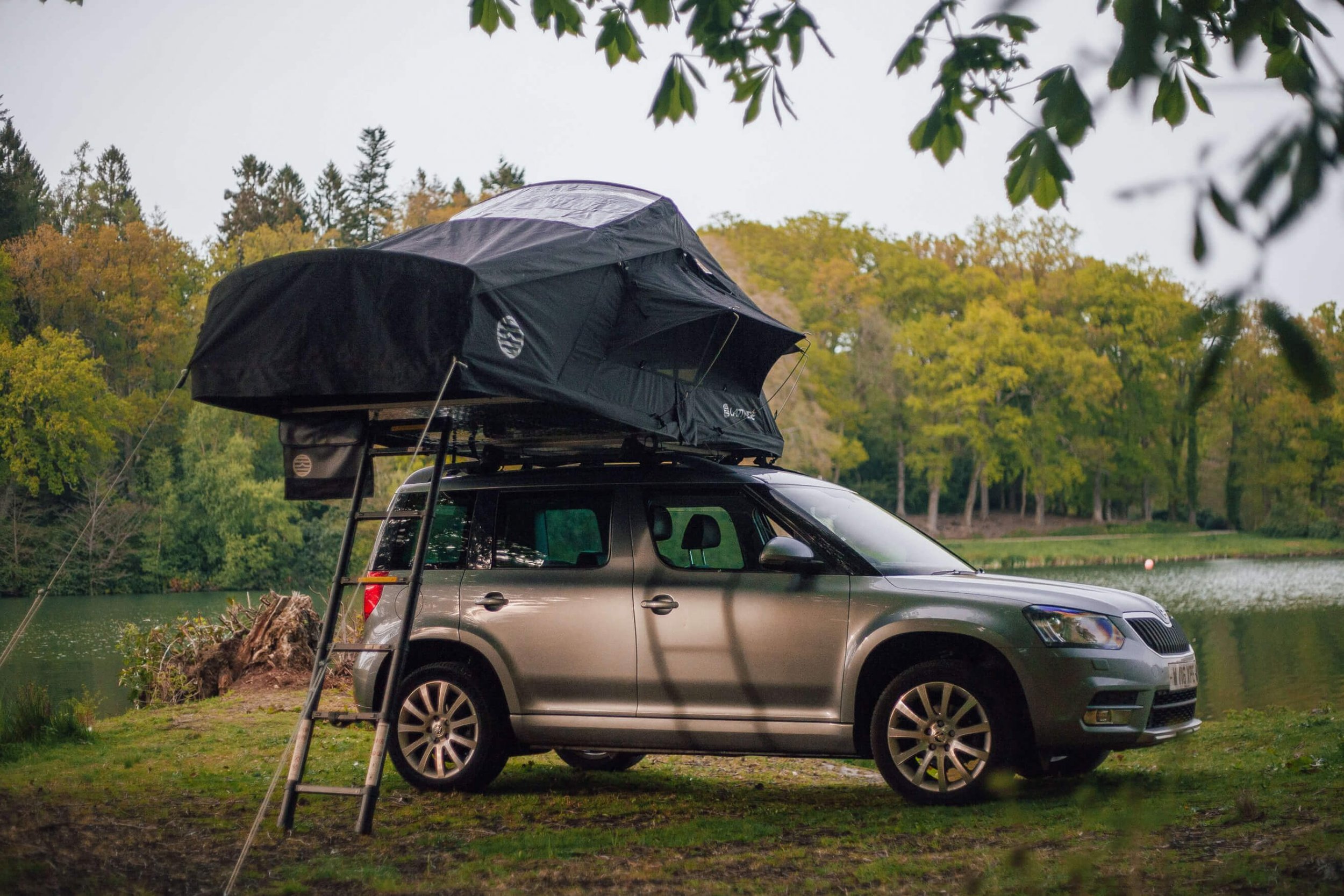 roof tent on car black 2.jpg