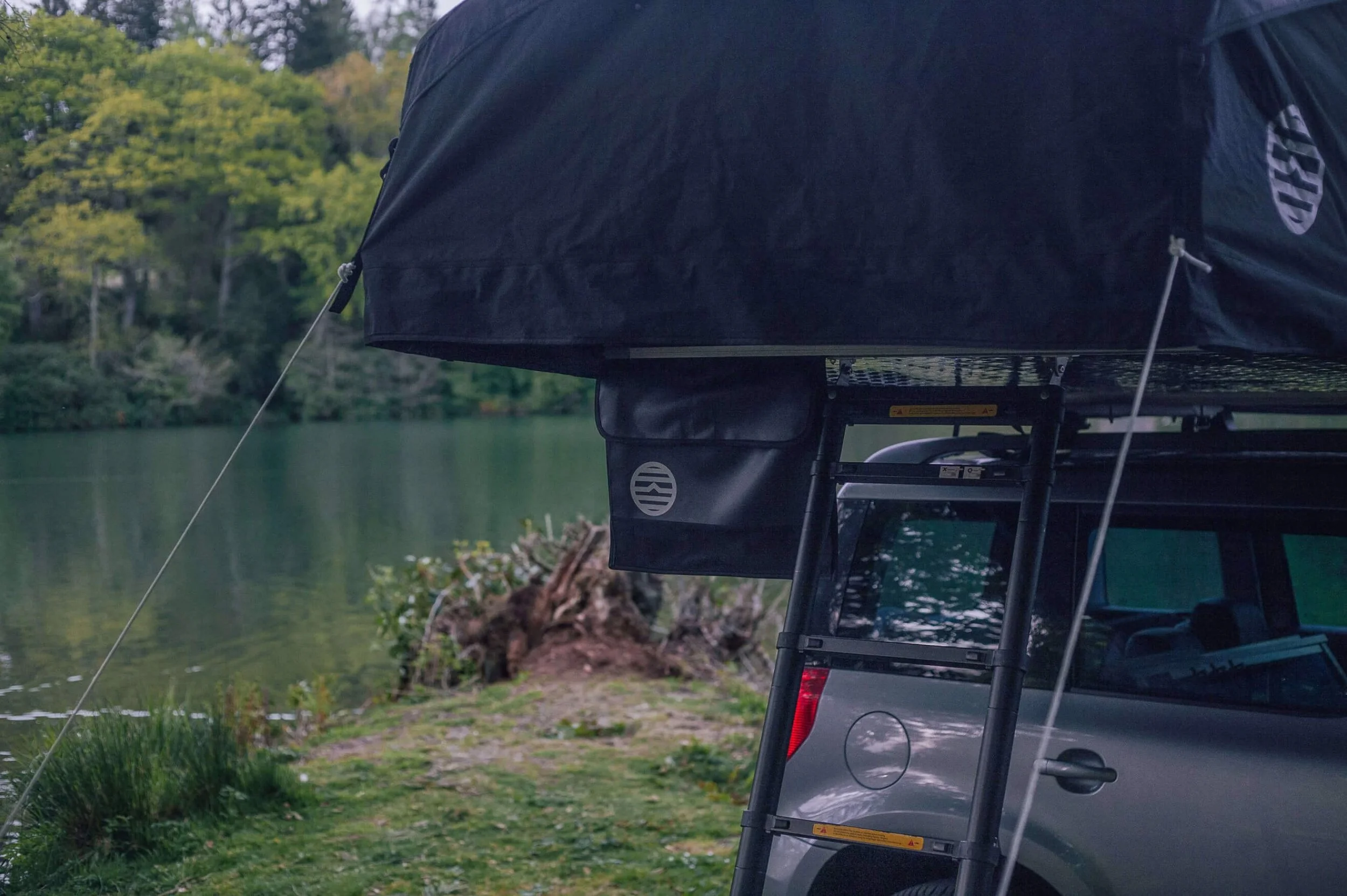 roof tent on car black 4.jpg
