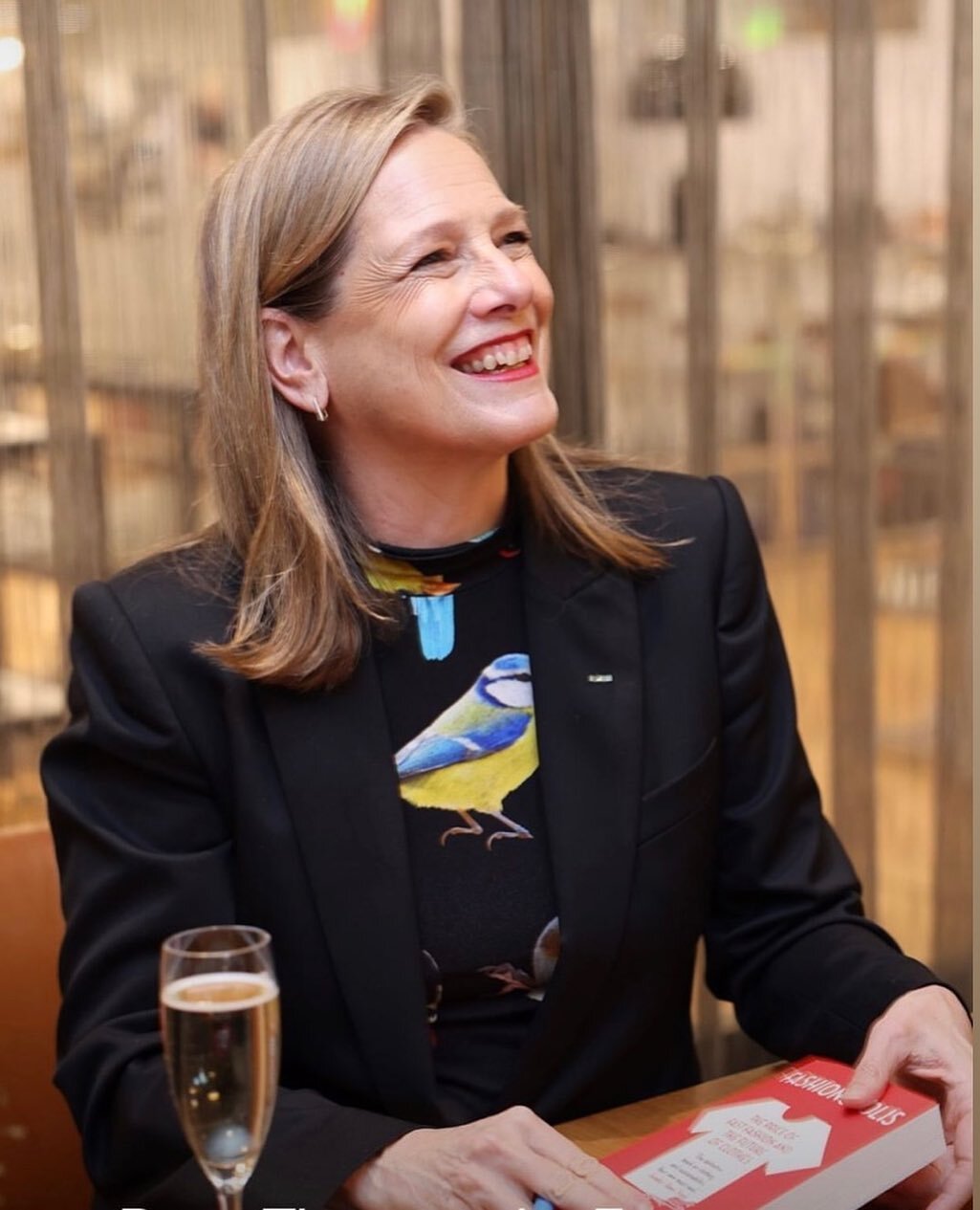 Signing books after a Positive Change talk at Brown Thomas in Dublin.

Suit &amp; cute bird shirt: @stellamccartney 
Makeup: @charlottetilbury 
@officialbrownthomas @headofzeus @penguinpress @personaeconsilium