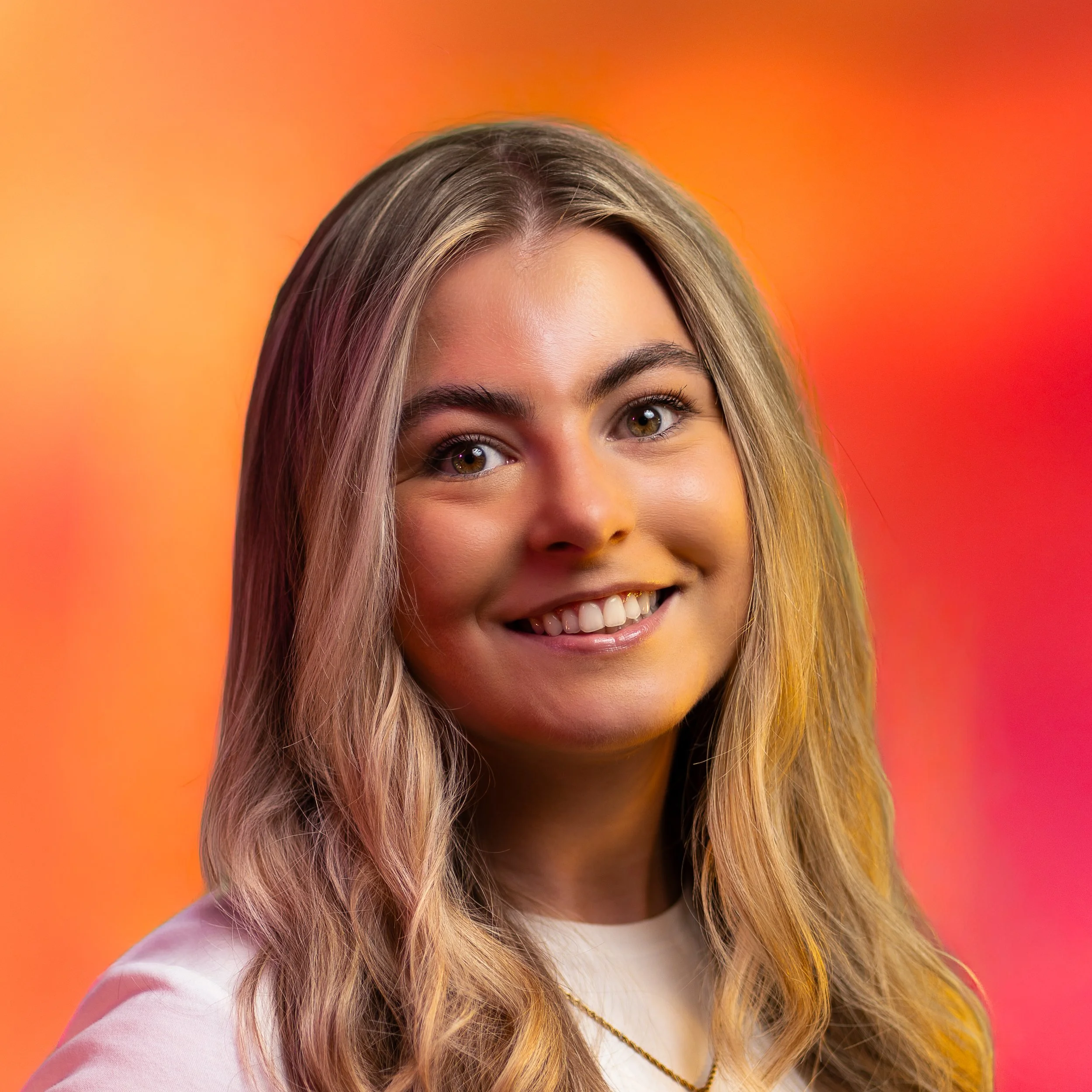 Robyn Headshot