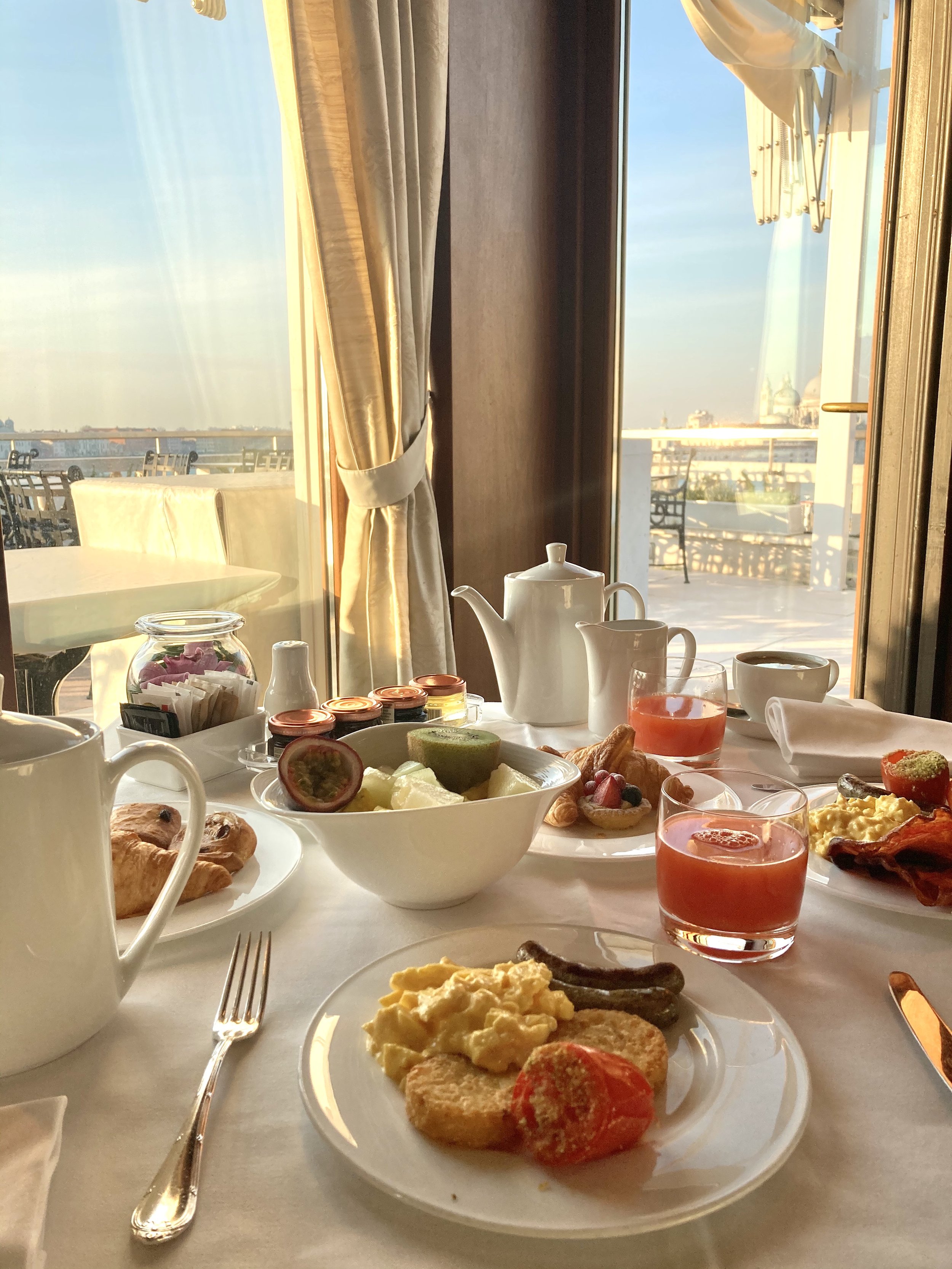   Colazione (breakfast) at Hotel Danieli  
