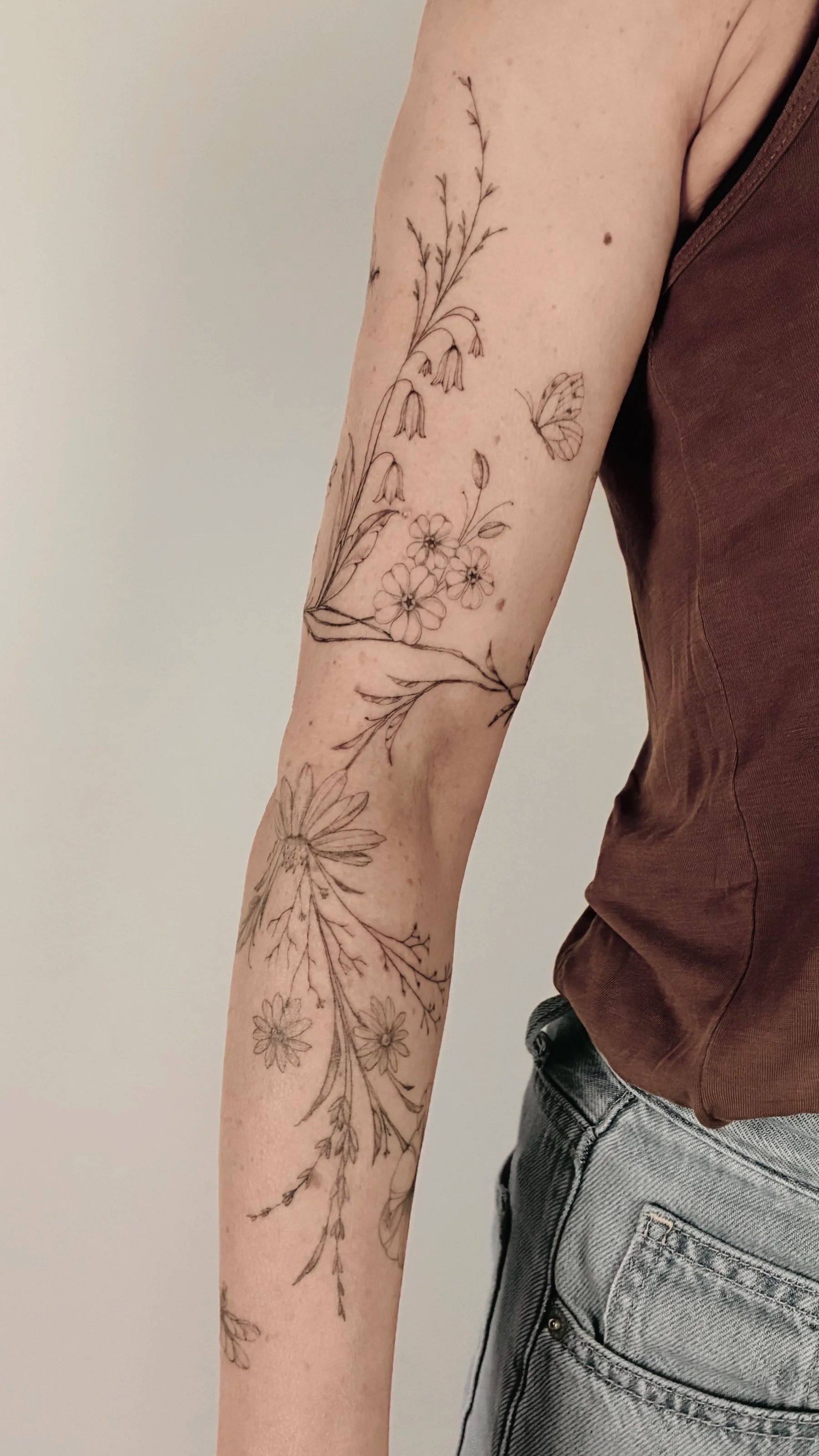 A fineline tattoo design at Inkwaves Studio