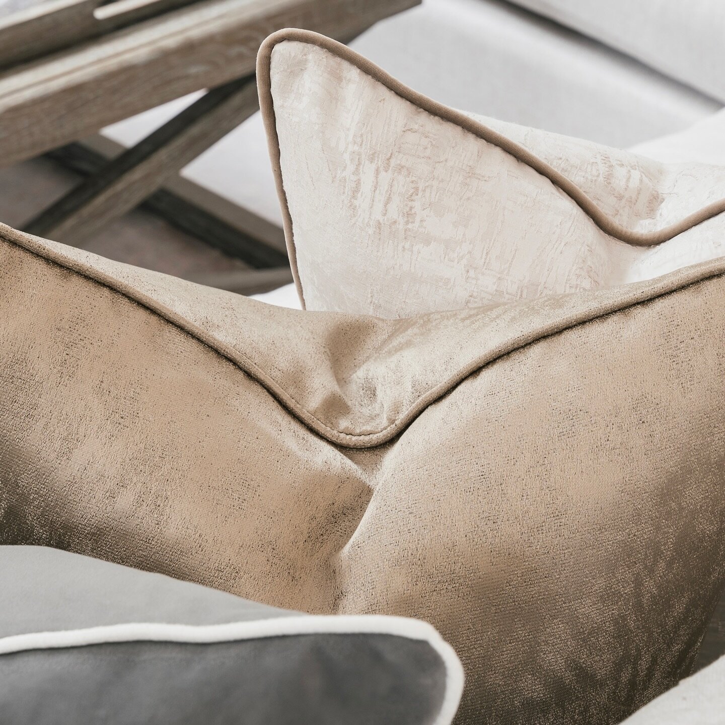 One of our favourite parts of the job is adding the finishing touches to a design for a client handover. Who else loves cushions?! 

#interiordesign #luxuryinteriors #contemporaryinteriors #bespokeinteriors #interiordesigneressex