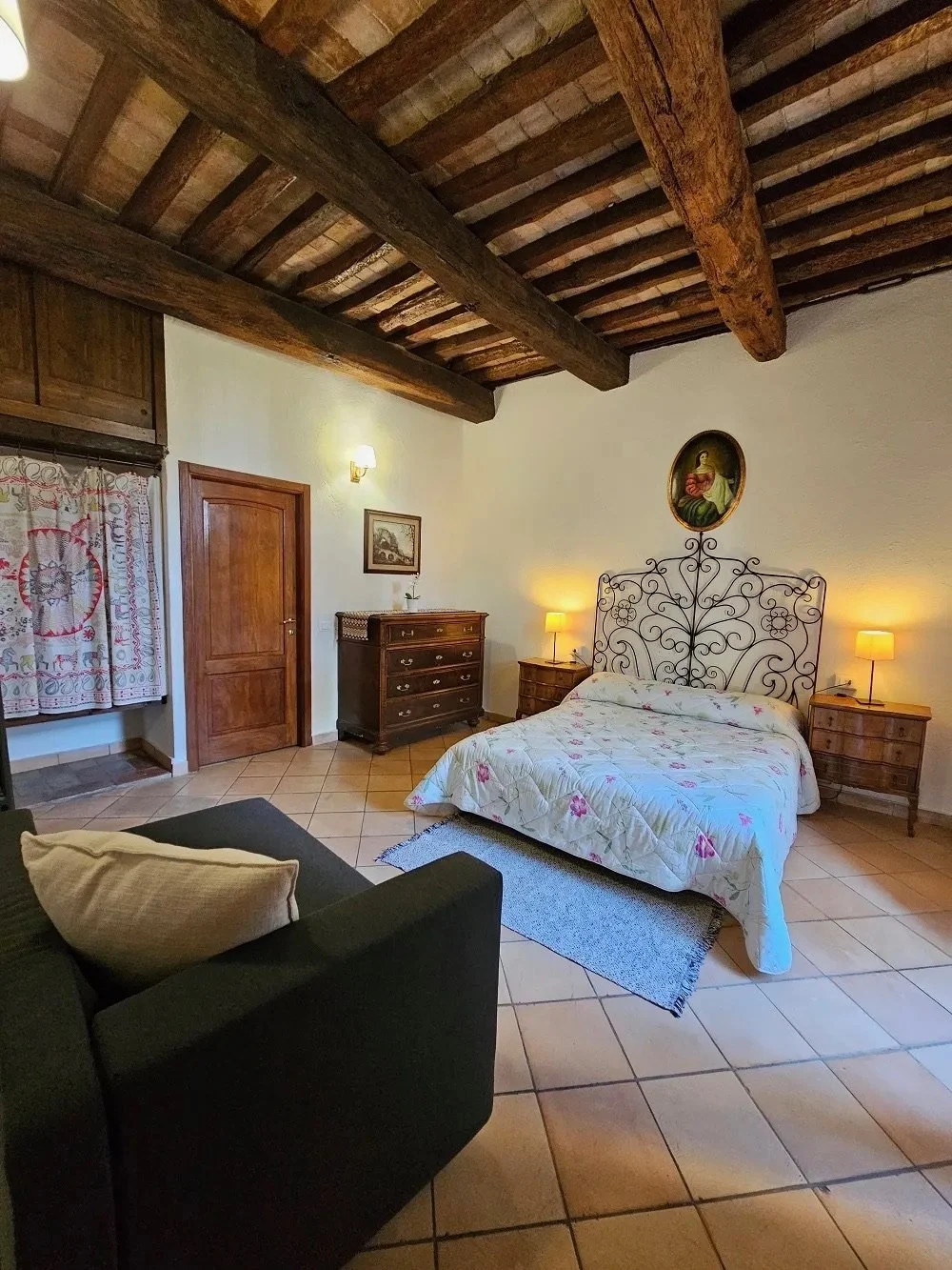 Main bedroom, queen bed