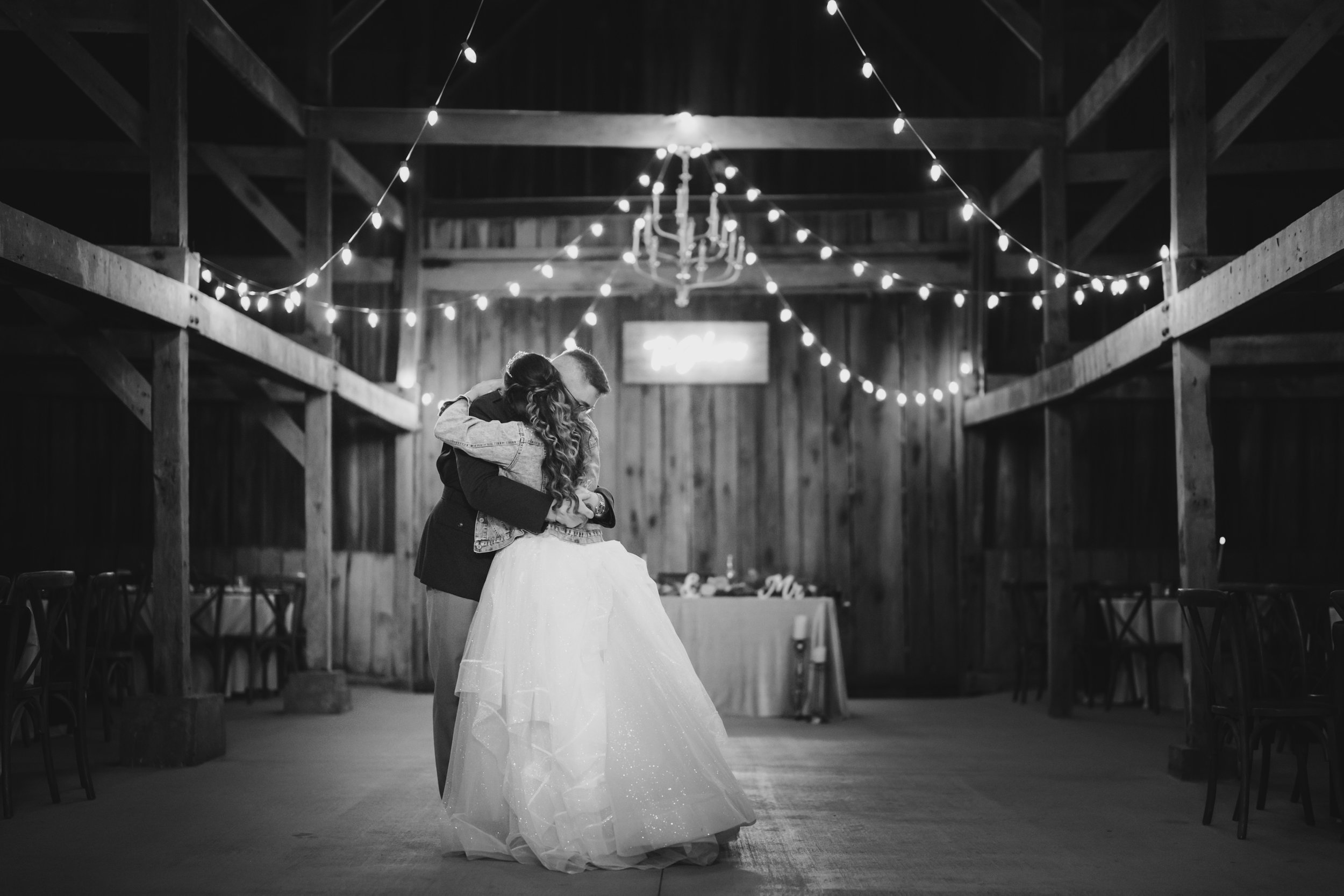 A bride and groom enjoying a last dance at Warrenwood Manor in Danville, Kentucky