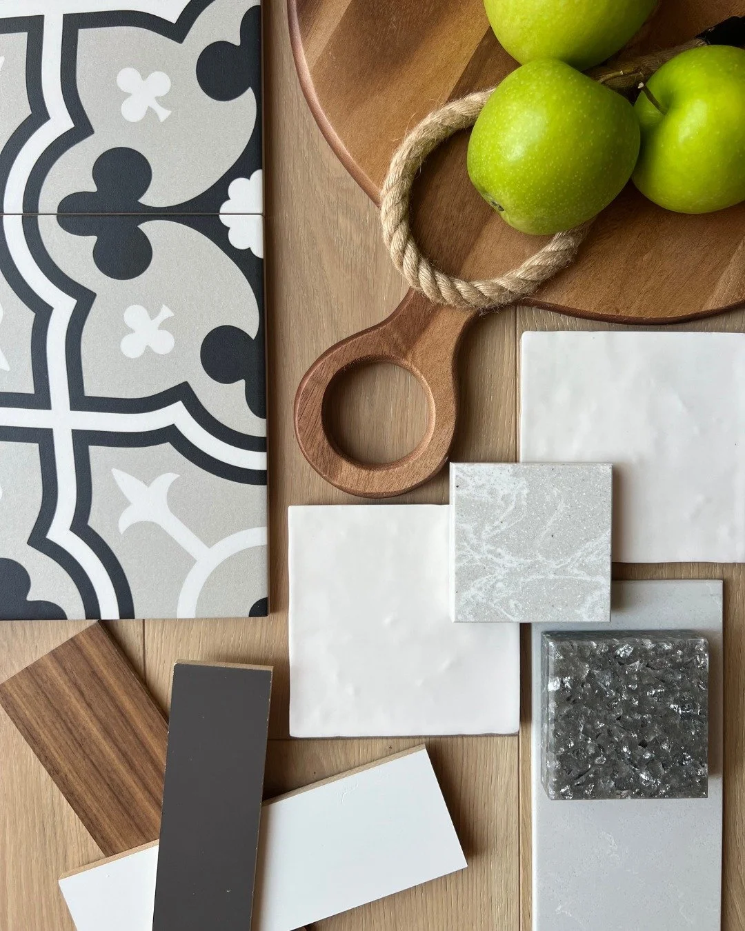 Seasonal Inspo🍂
I love playing with materials and colours that capture a season. It's a great way to test  new pairings and pull inspiration together for future designs. 

This flat lay sets the tone for a moody organic style that I can't wait to pu