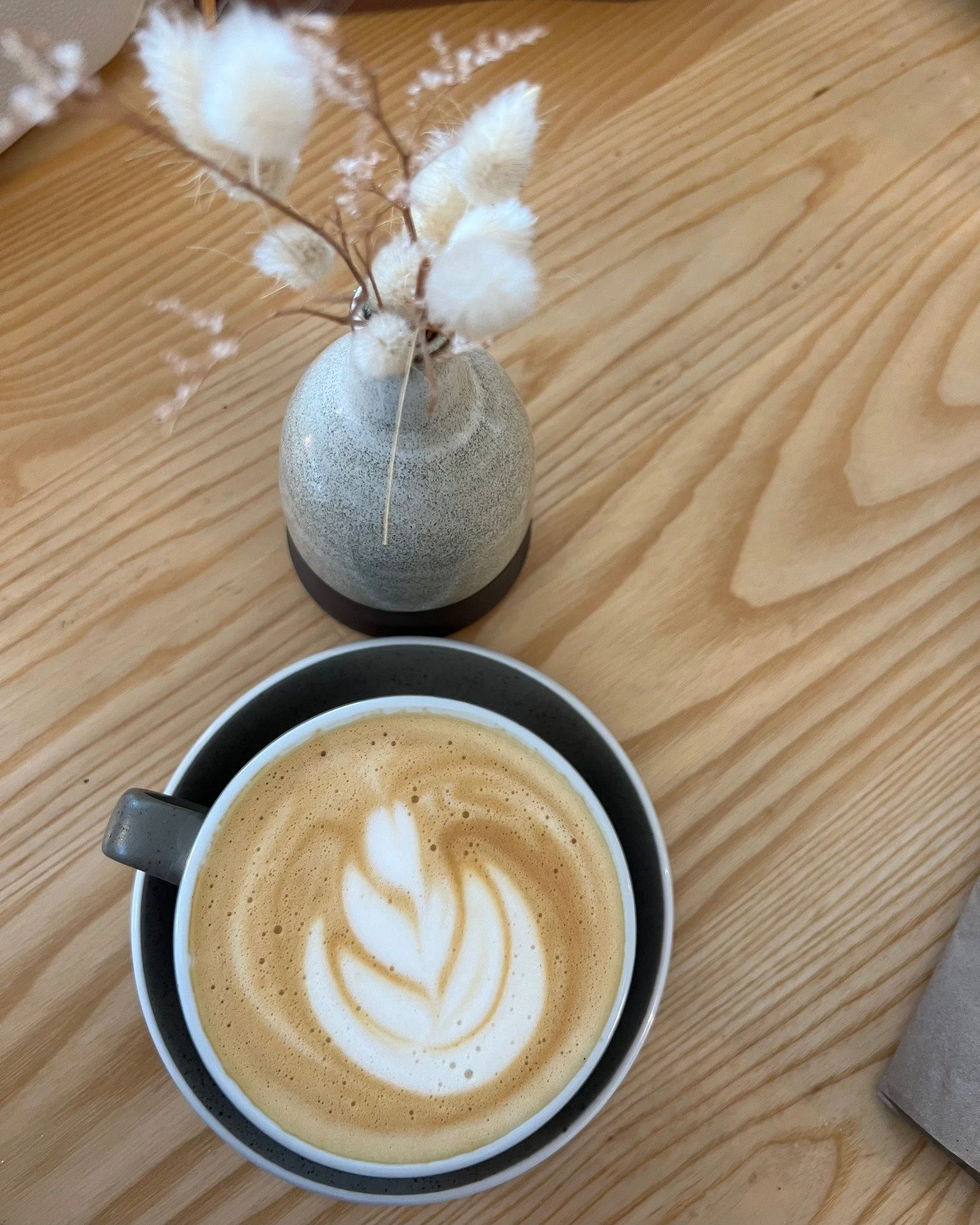 ✨❄️The Holiday wind down is starting to kick in and I can stop thinking about my upcoming days starting off with a peaceful, warm cup of coffee and moving at my own pace.😌

My Holiday List Includes: 
1. Spending time with loved ones 
2. Sleeping in 