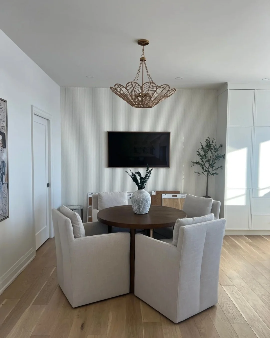 There&rsquo;s something about early morning design sessions in the studio that just hit differently ☀️ It sets the tone for a calm, focused, and productive start to the week&mdash;coffee in hand, samples spread out, and creativity flowing.

These qui