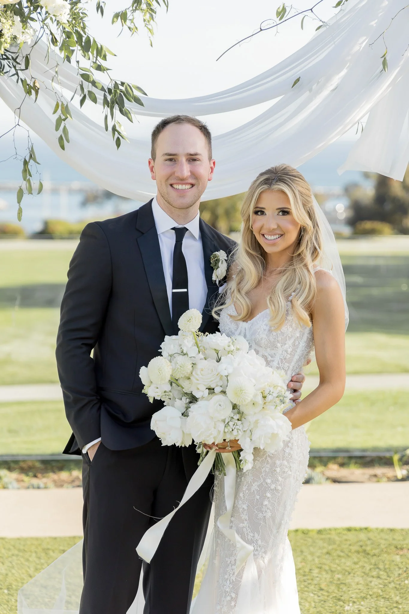 oc-wedding-photographer-natural-pose-weight-shift-1.jpg