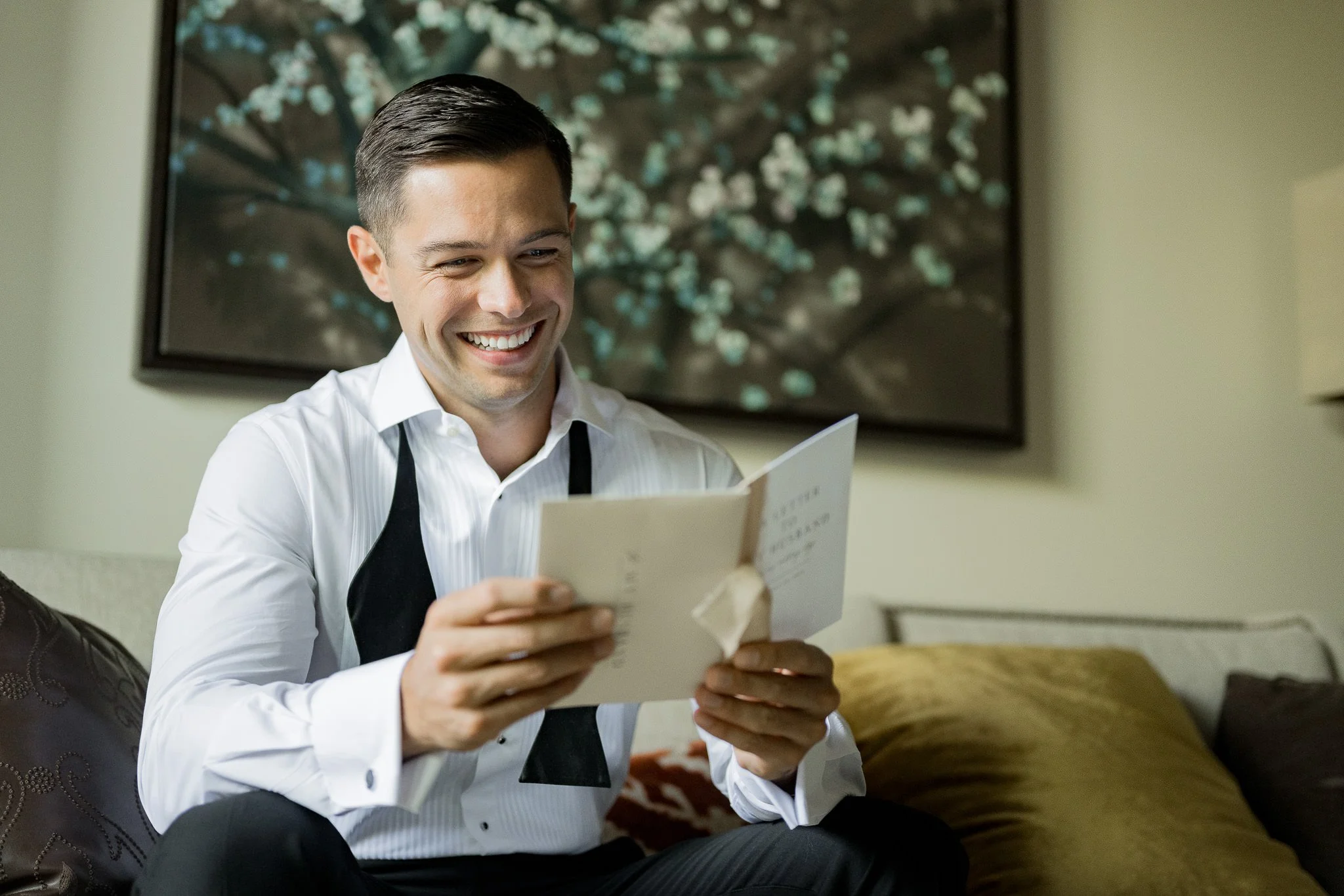 candid-groom-getting-ready-true-to-life-photo-1.jpg