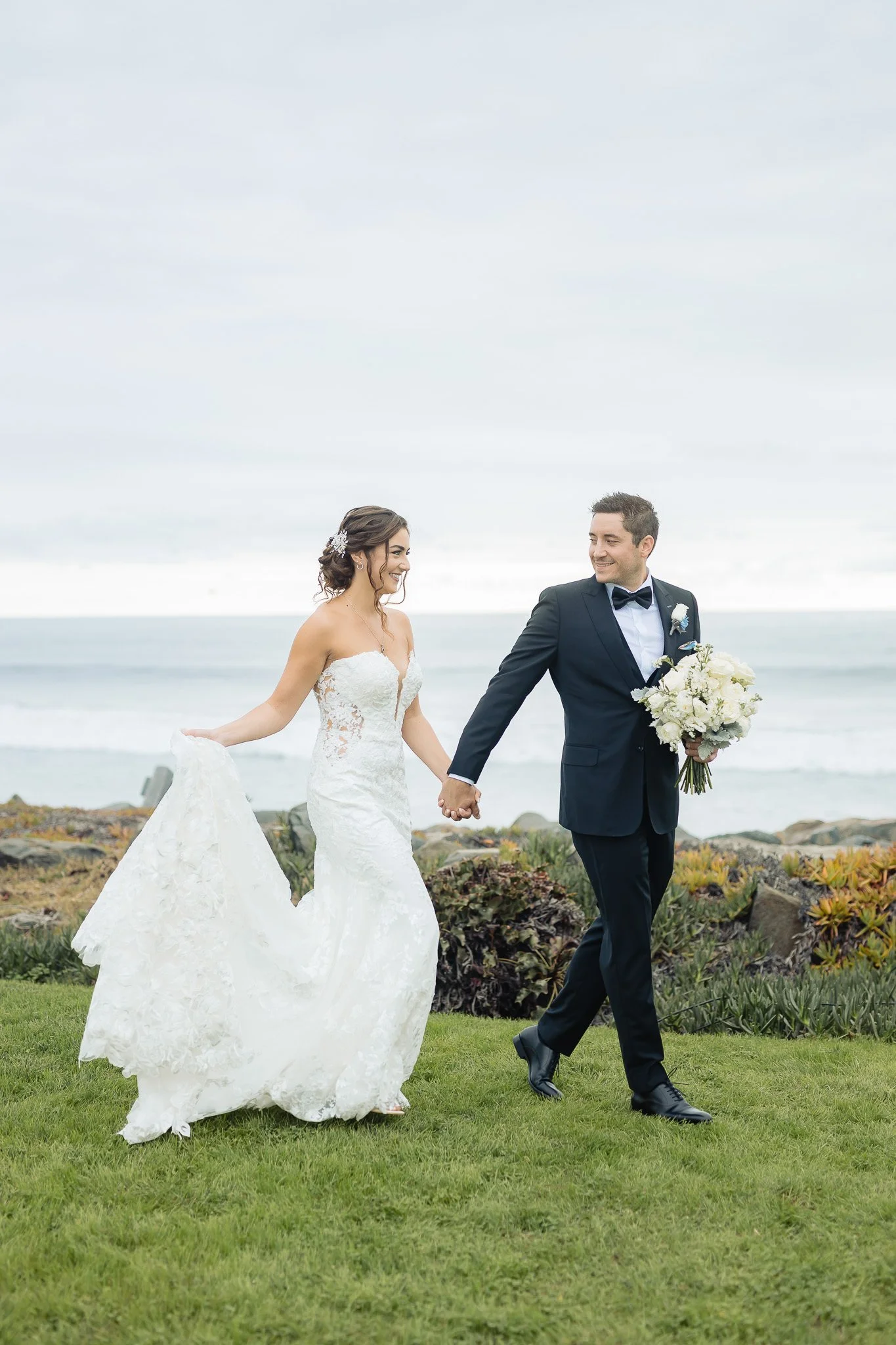 relaxed-natural-wedding-photos-camera-shy-couples-5.jpg