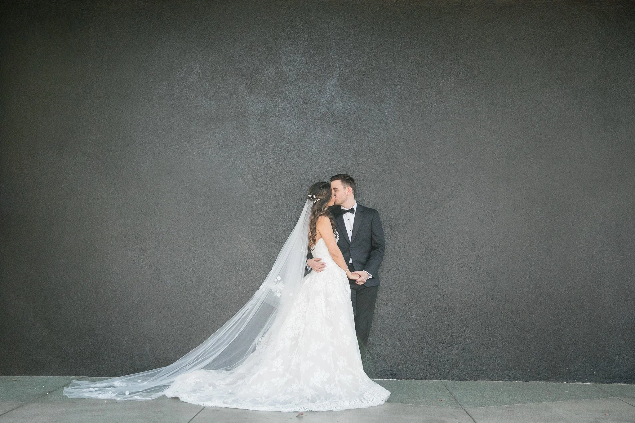 relaxed-natural-wedding-photos-camera-shy-couples-1.jpg