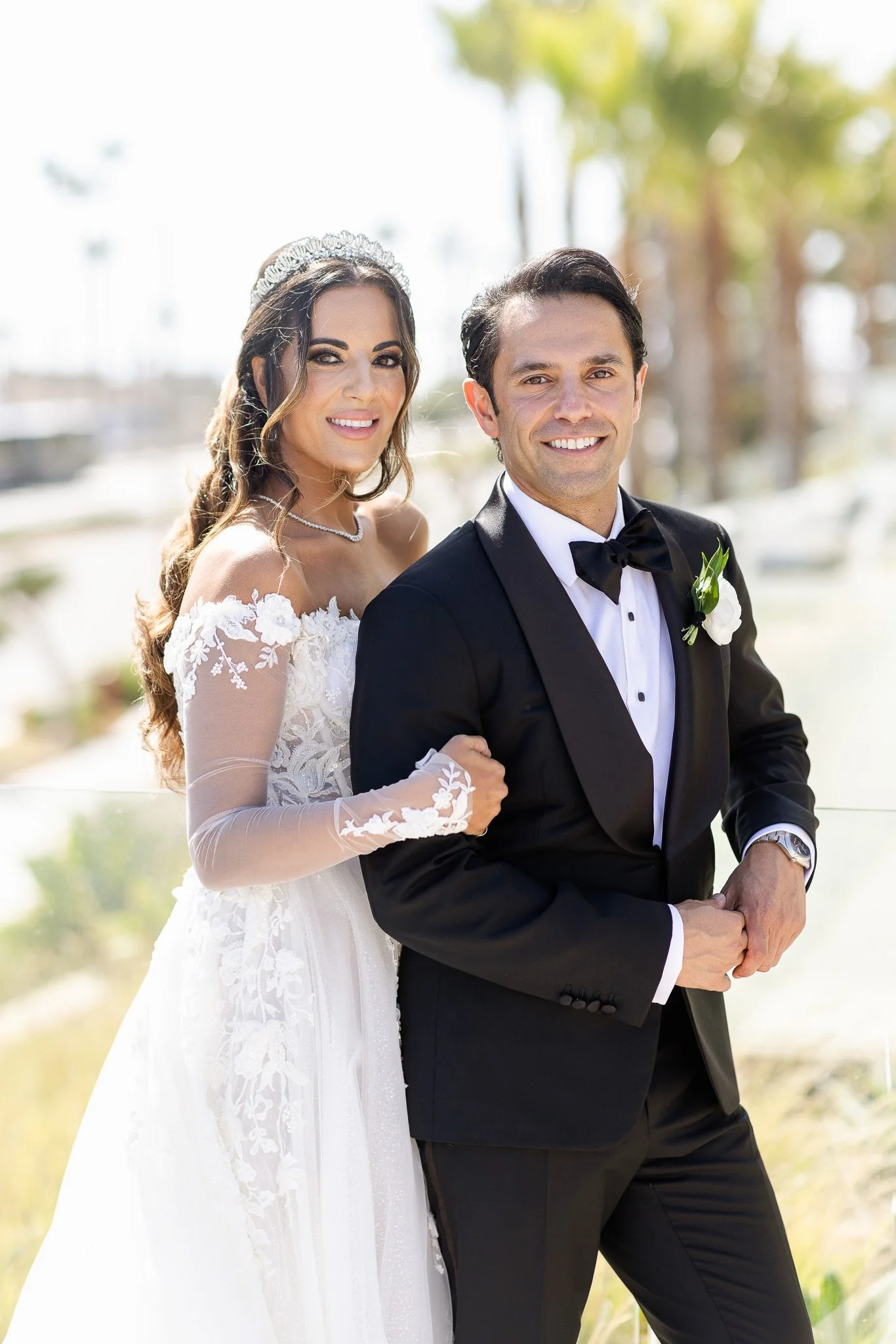 relaxed-natural-wedding-photos-camera-shy-couples-2.jpg