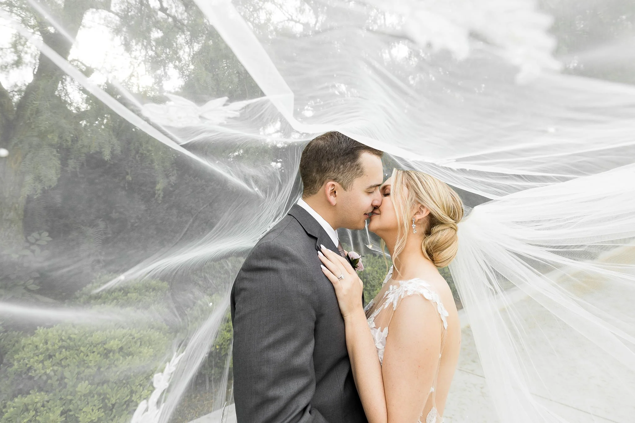 Front-embrace-wedding-photo-pose-1.jpg