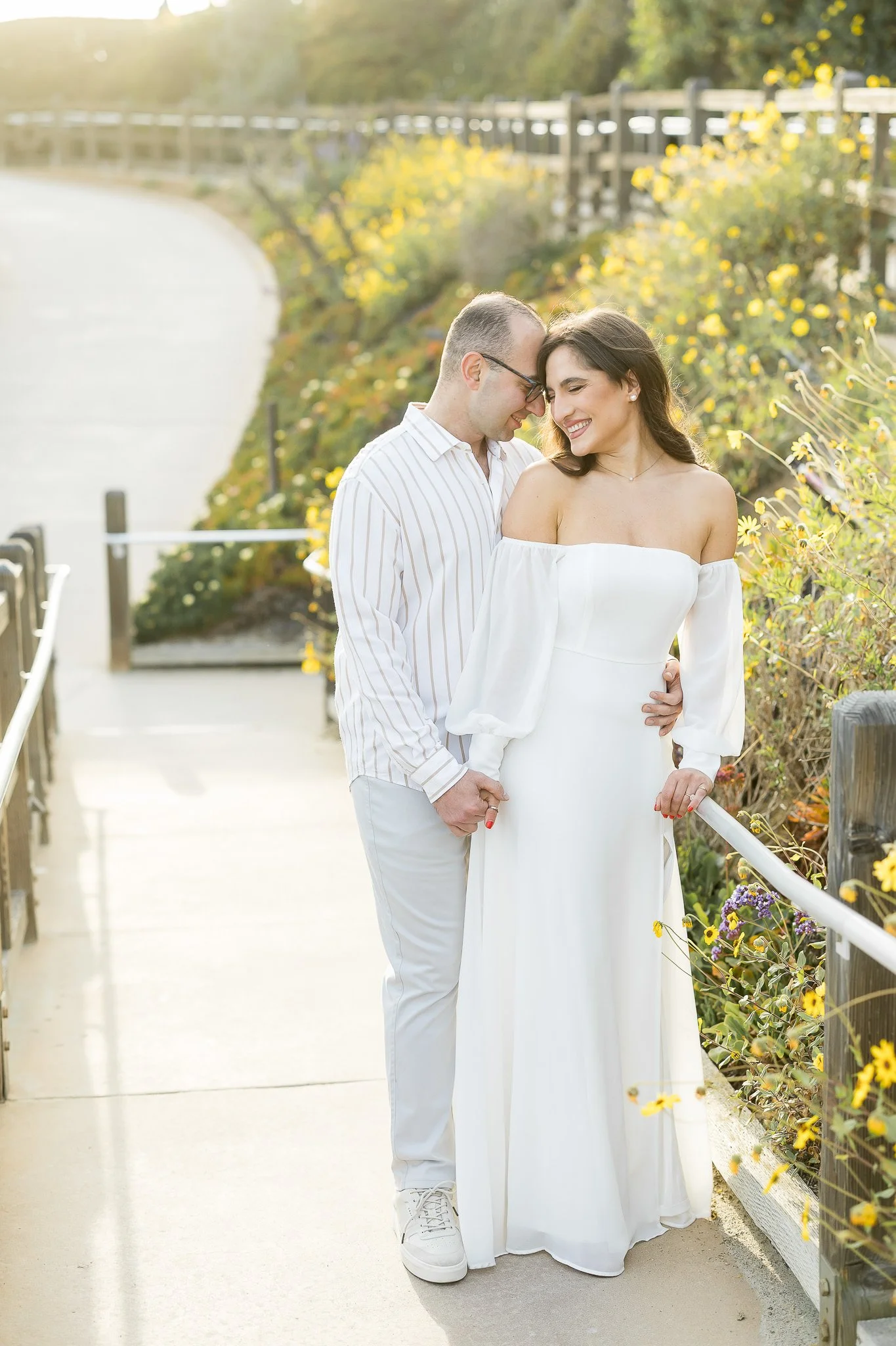 side-embrace-wedding-pose-2.jpg