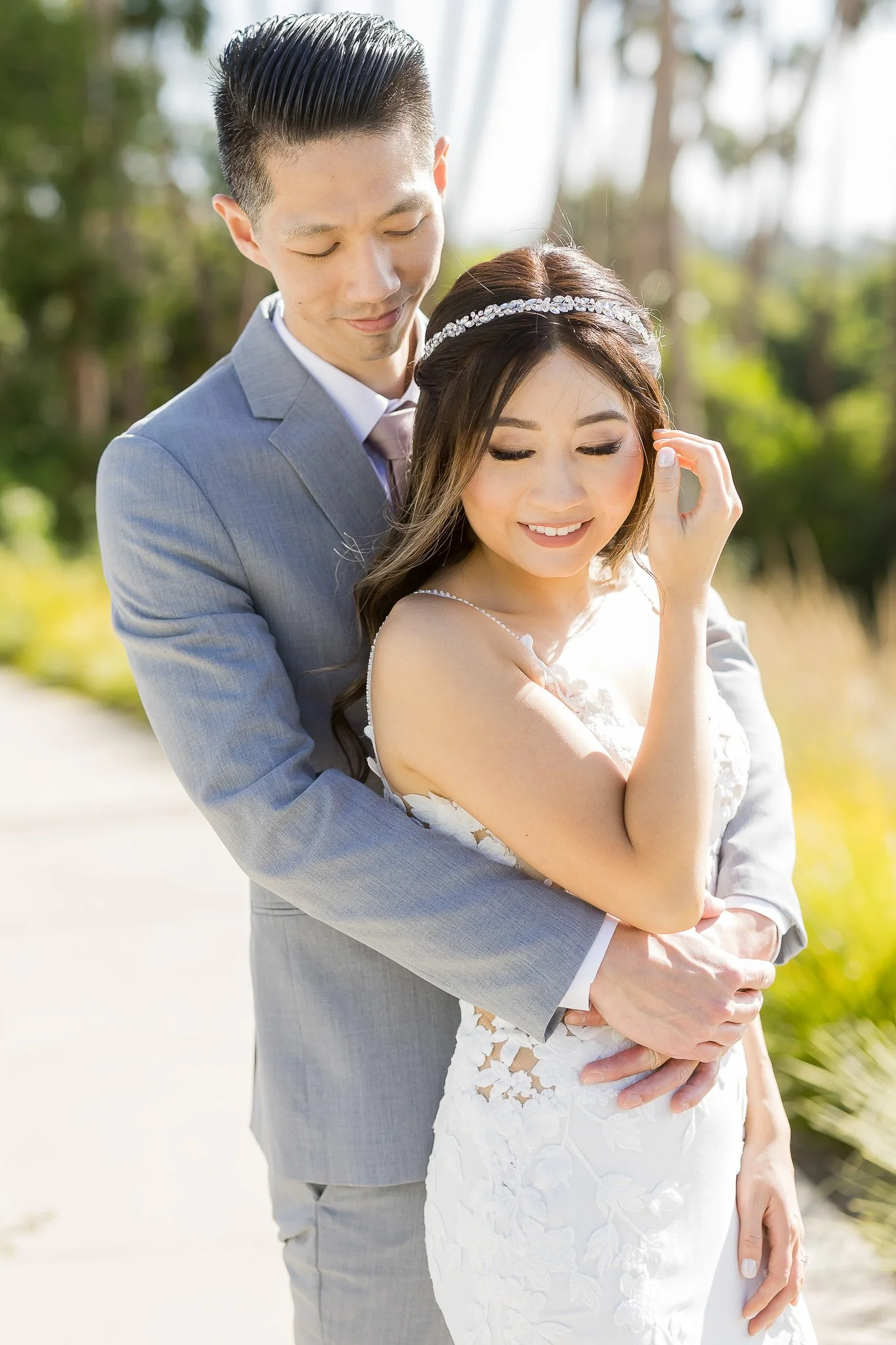 back-wrap-wedding-pose-2.jpg