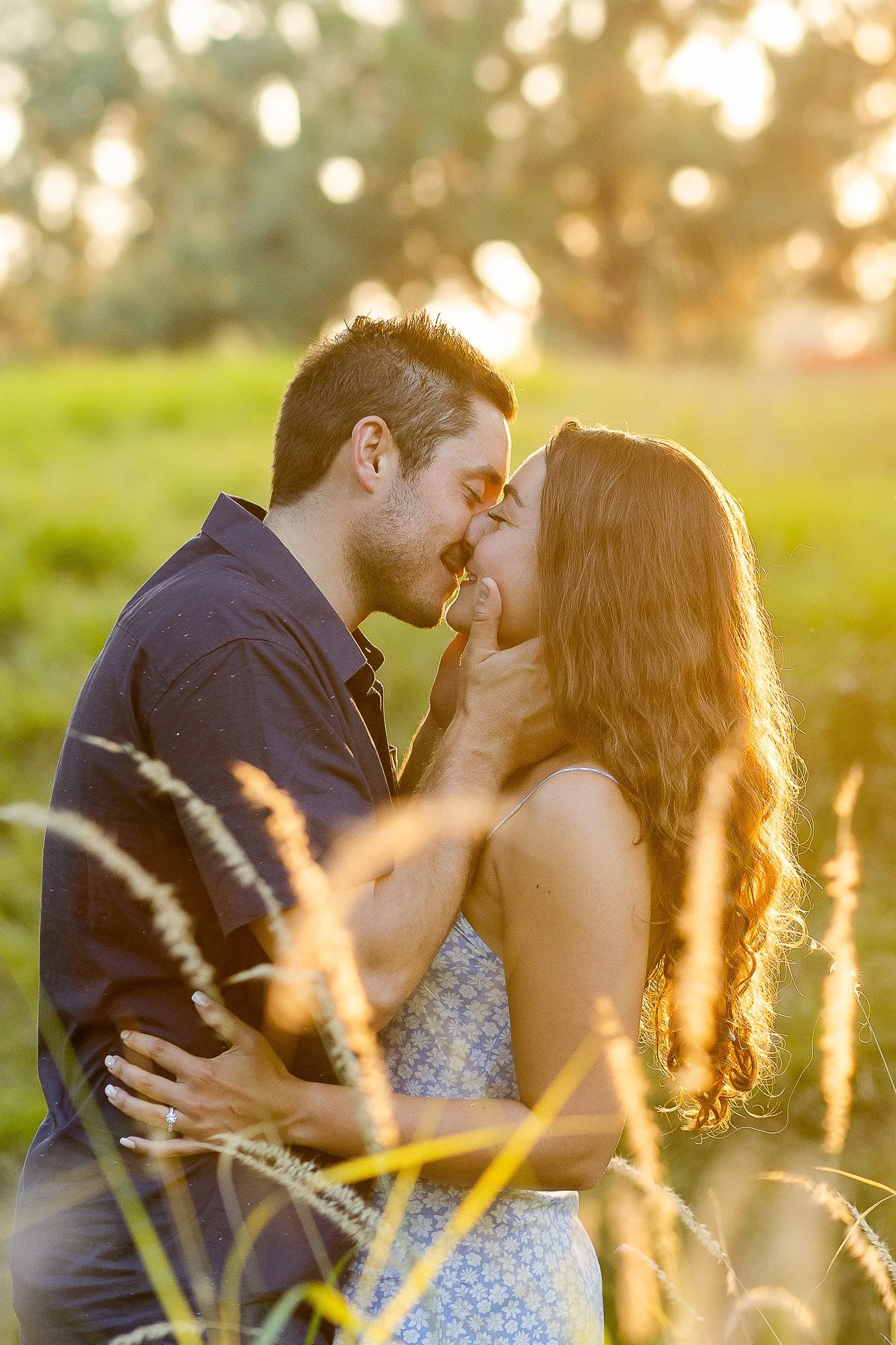 face-hold-wedding-pose-1.jpg
