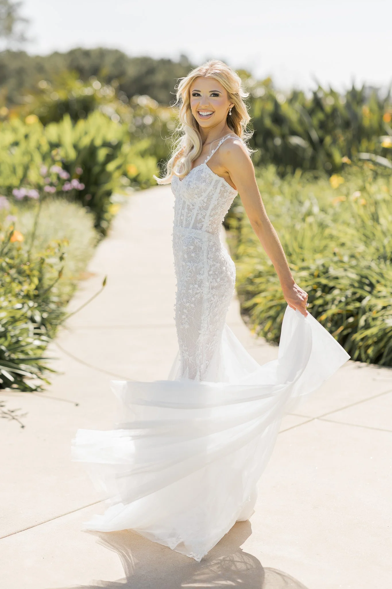 wedding-dress-touch-pose-wedding-photo-1.jpg