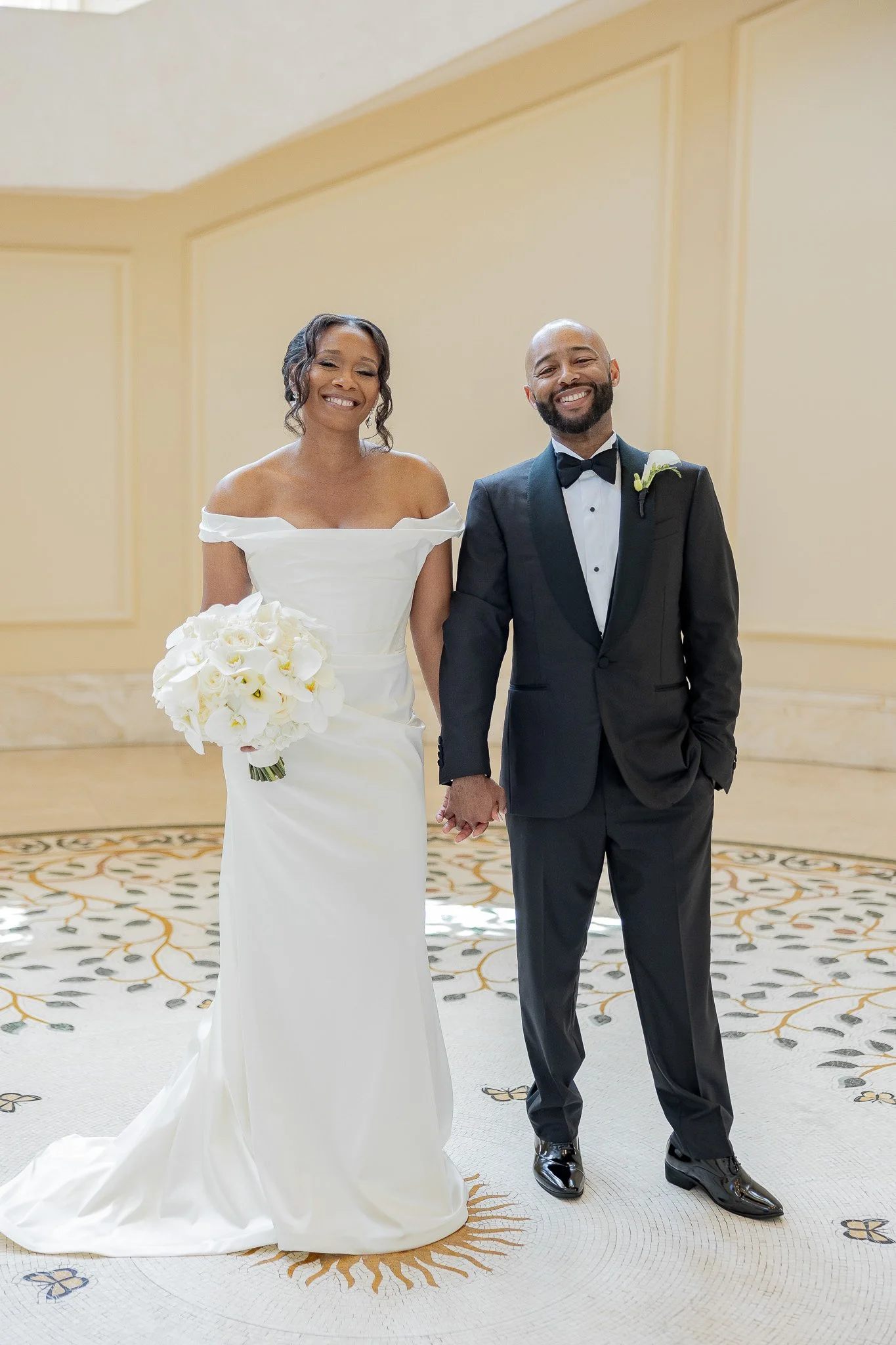 height-difference-wedding-poses-2.jpg