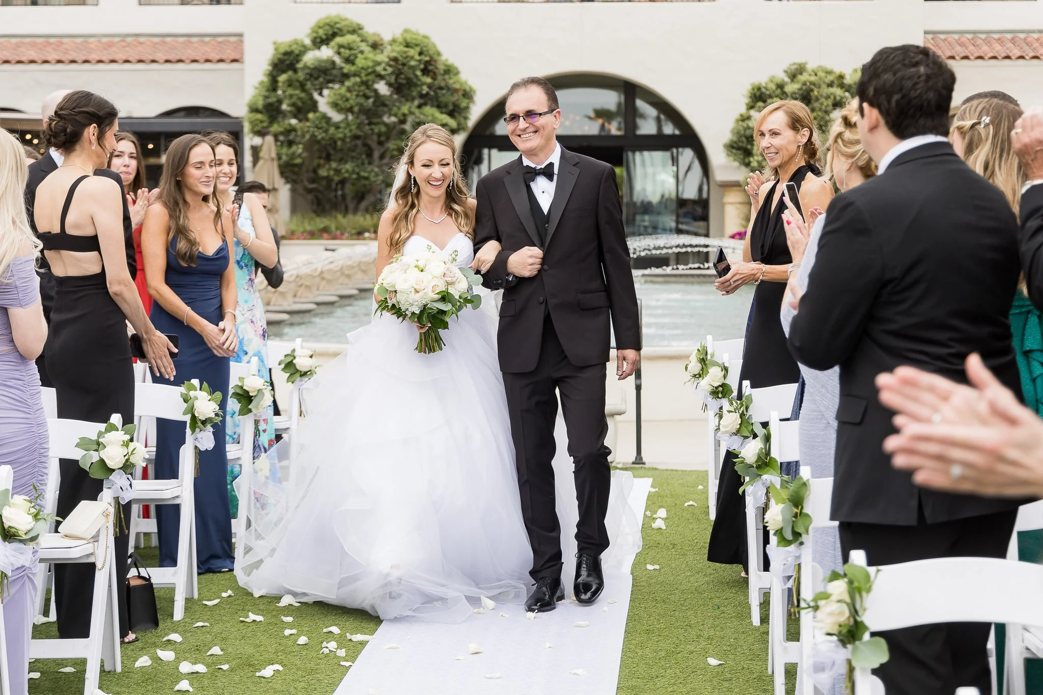 california-courtyard-wedding-ceremony-hyatt-huntington-beach-ocean-4.jpg