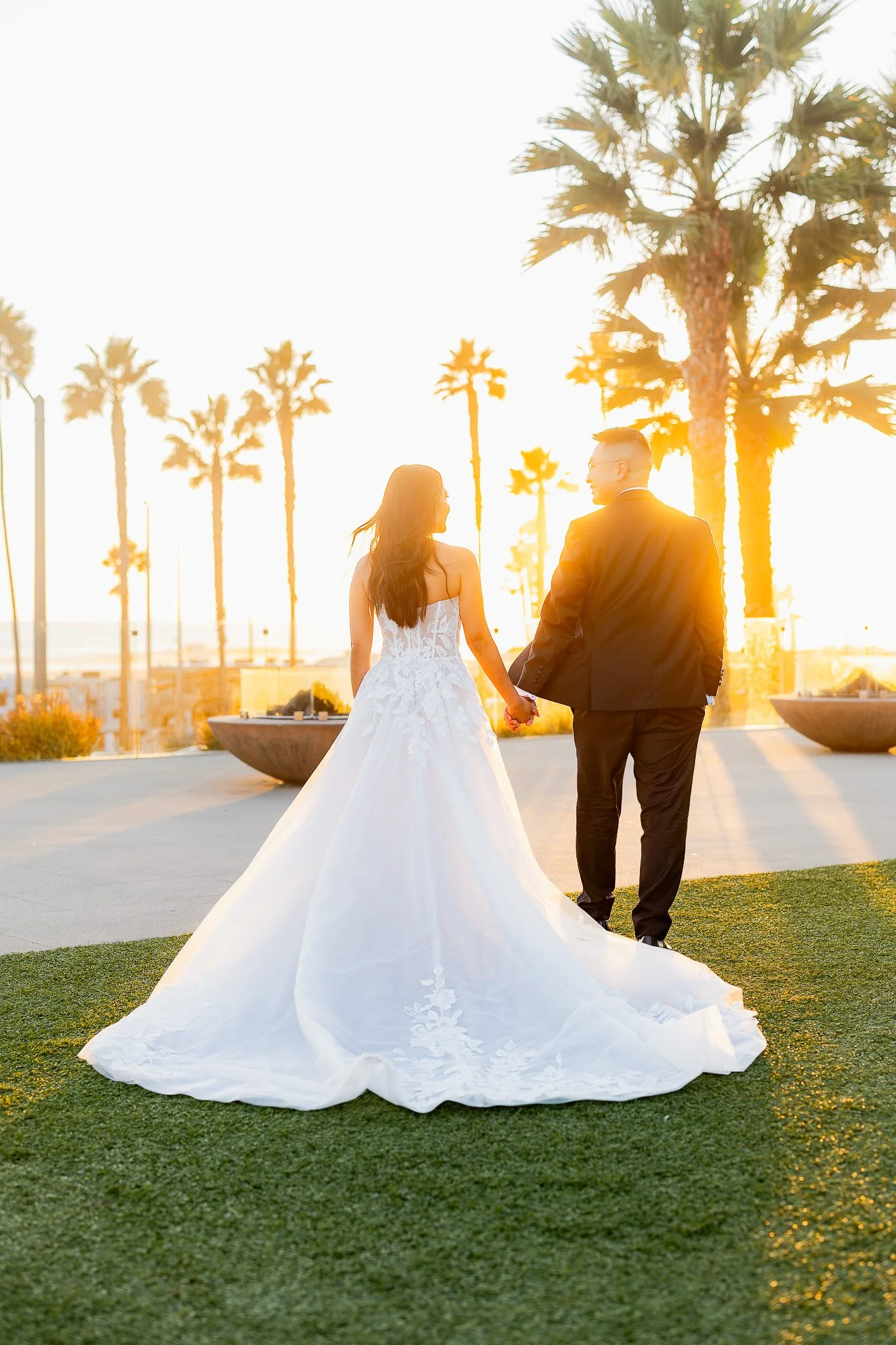 pasea-hotel-ocean-lawn-sunset-portraits-couple-2.jpg