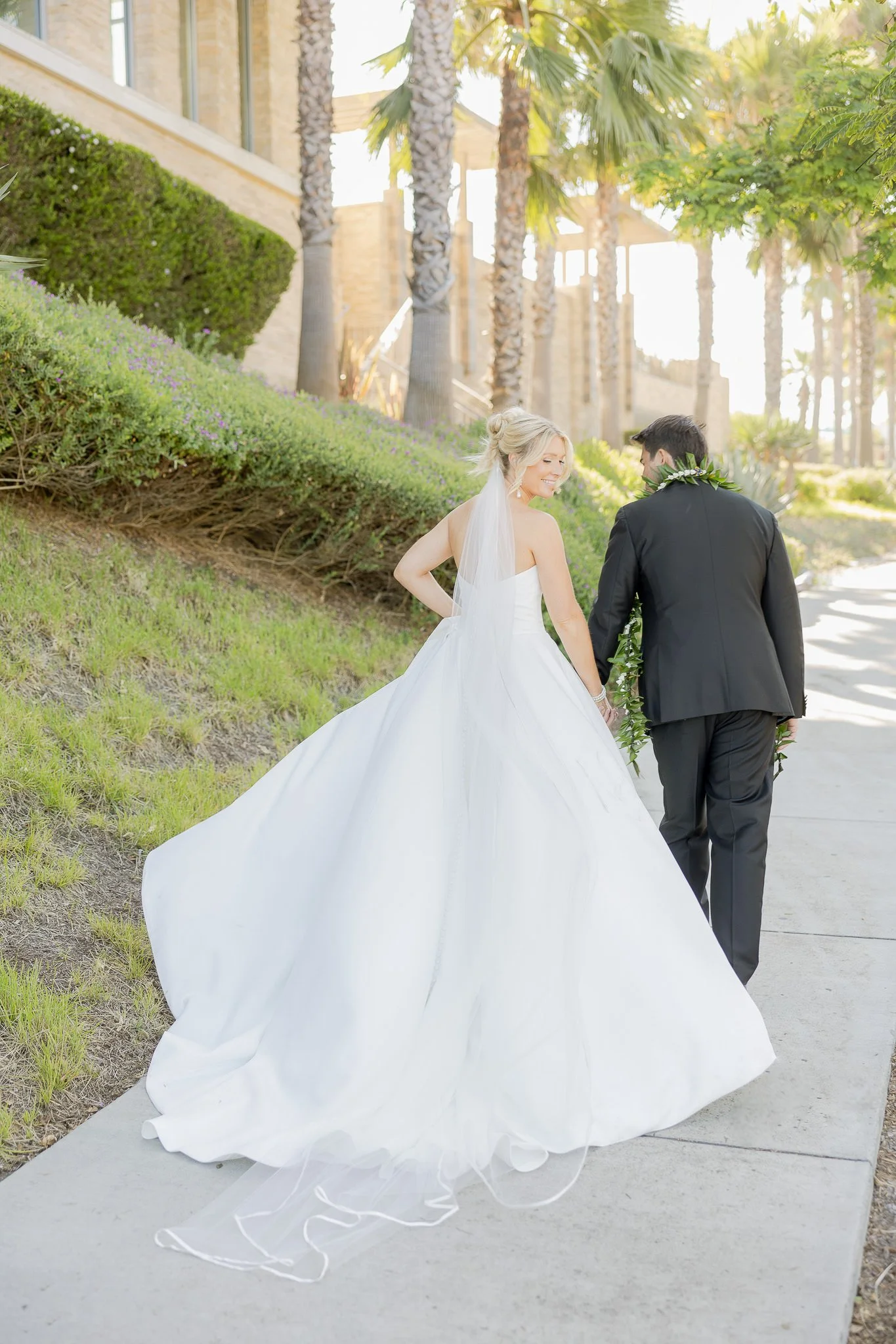 pasea-hotel-architecture-exterior-wedding-couple-2.jpg