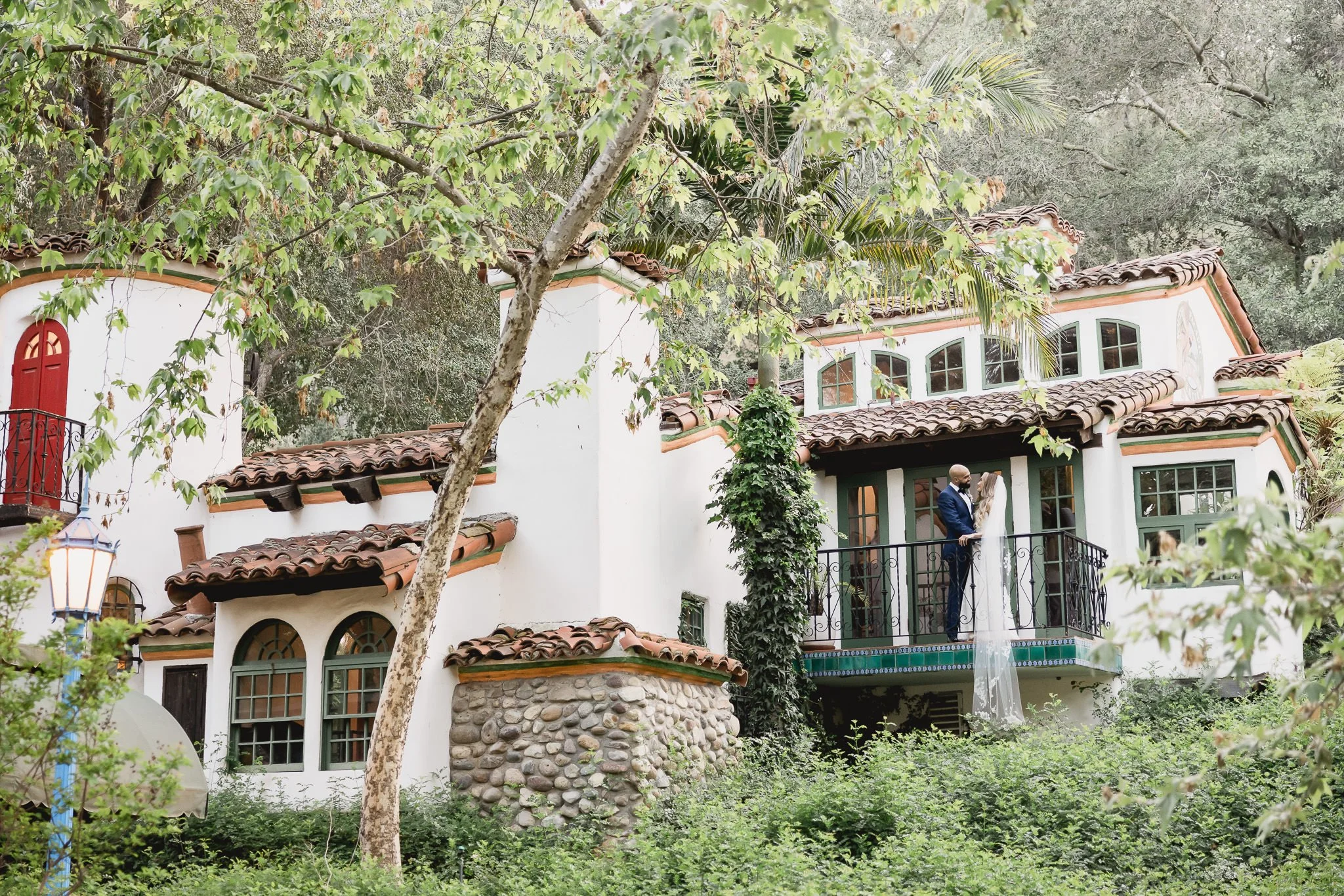 Editorial Wedding Portraits That Still Feel Natural