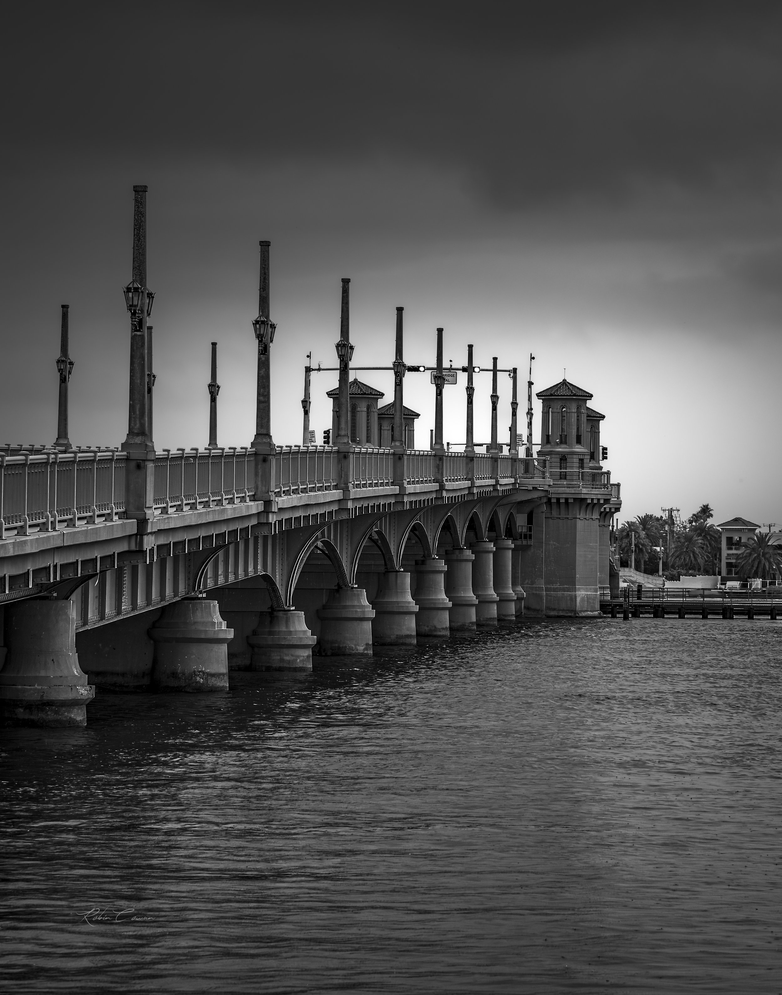 BnW_Bridge of Lions_Robin Cowan_S1785-2 copy.jpg