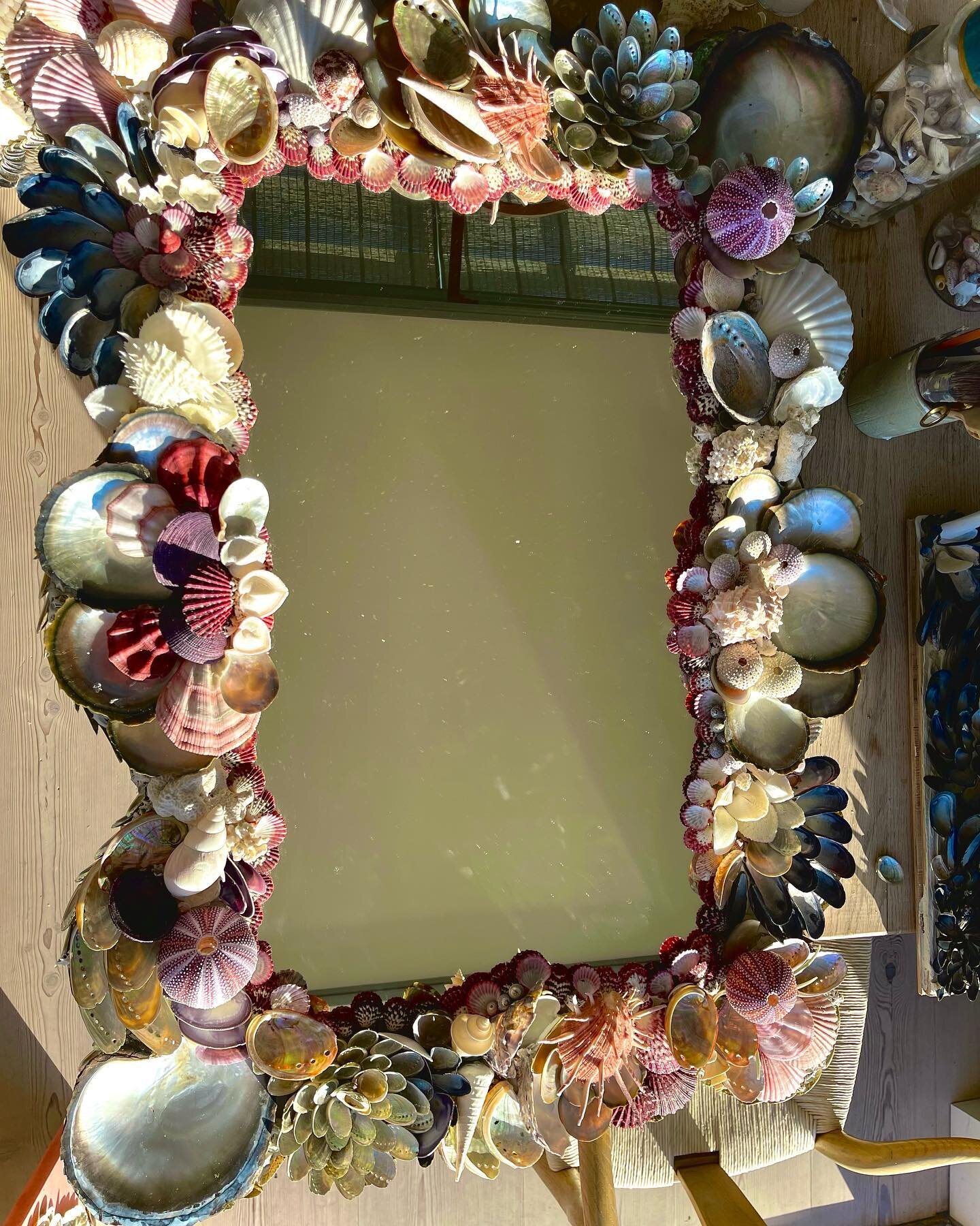 Shell mirror for recent project. Colour, eccentricity and reflection all encompassed here. It&rsquo;s got a lot of presence this piece so the room needed to match it - which it does thanks to @barlowandbarlow. Great commission. 

#shellinteriors
#she