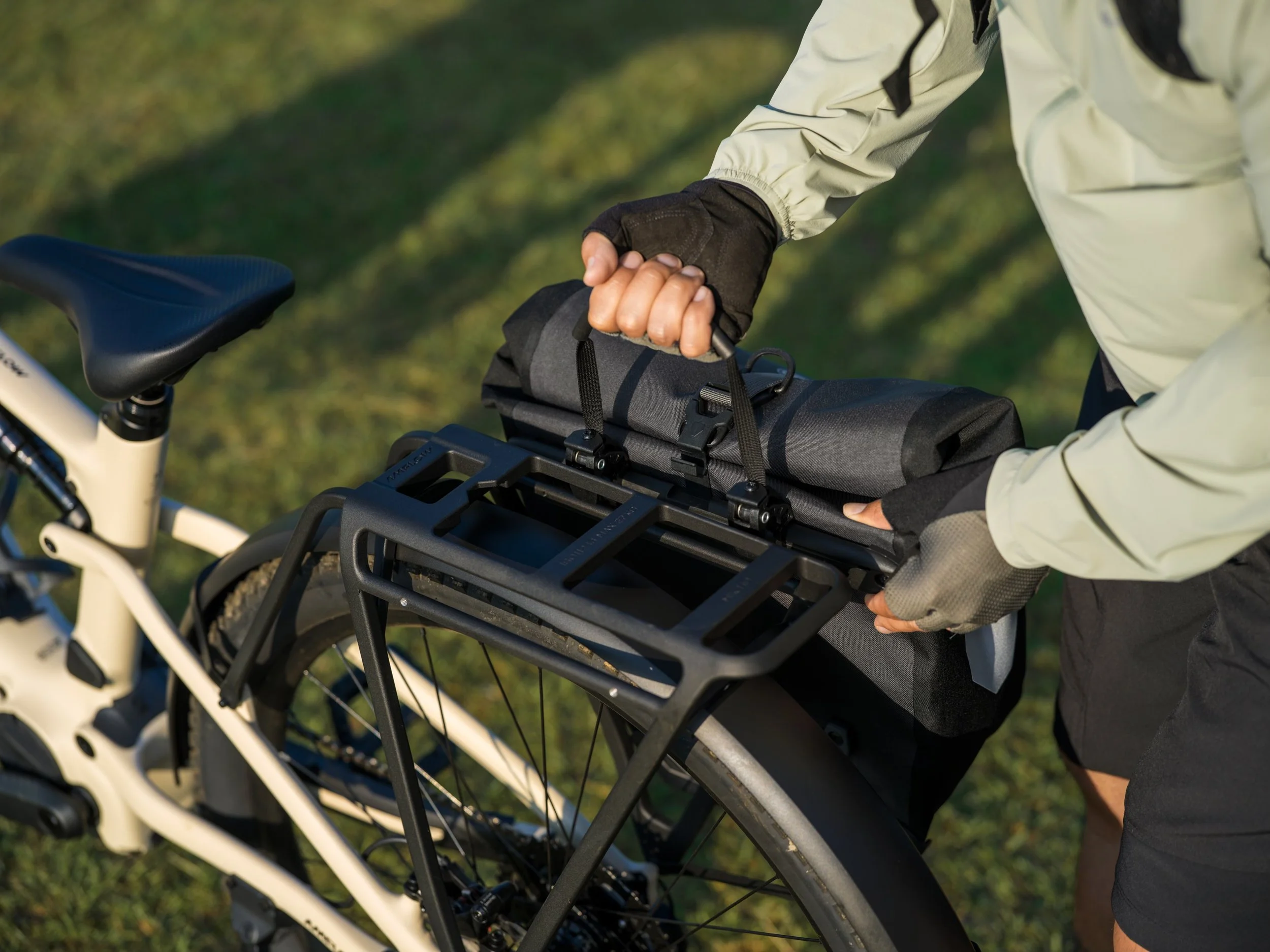 forwards-electric-southampton-amflow-tl-carbon-rear-rack-compressed.jpeg