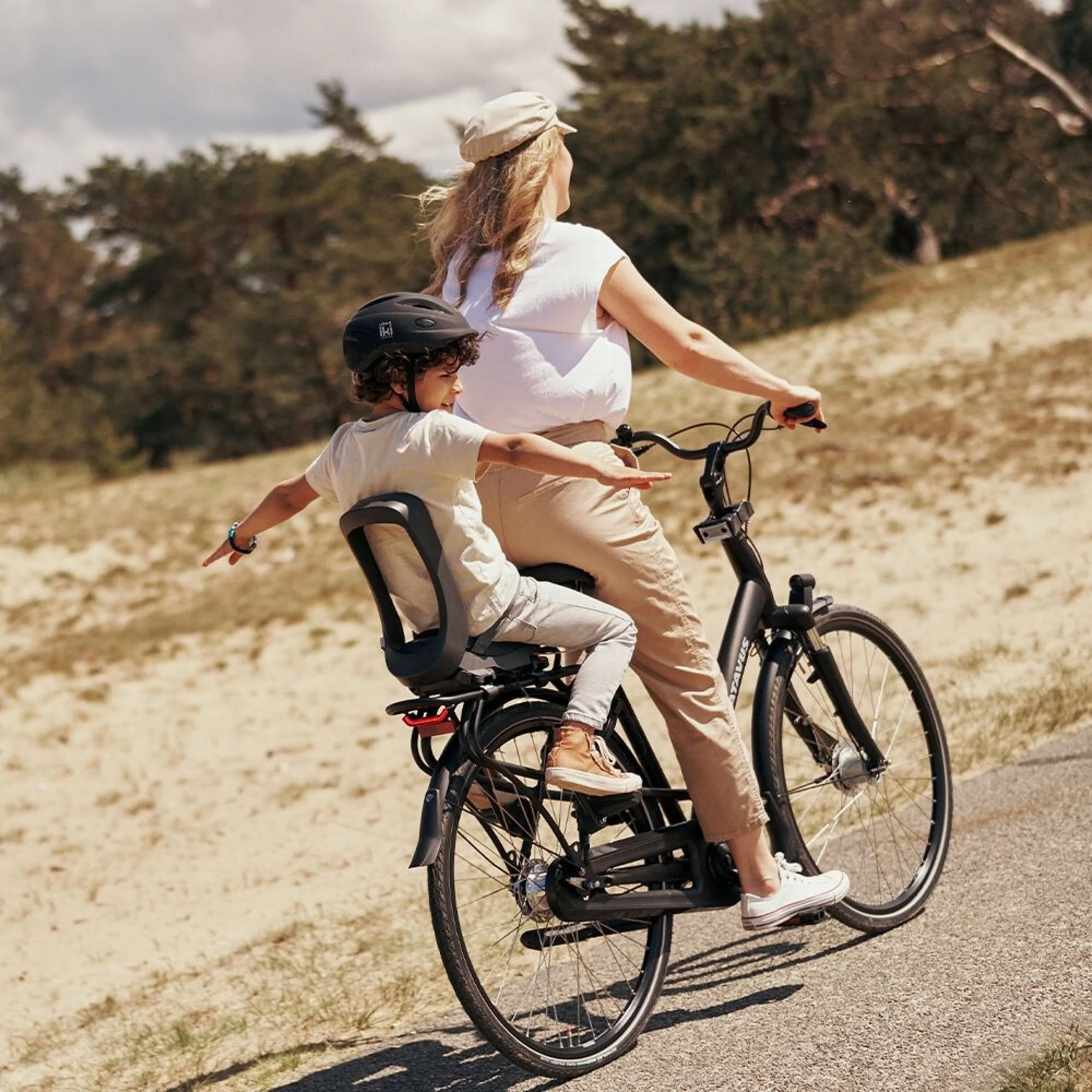 forwards-electric-southampton-amflow-tl-carbon-passenger-guide-urban-iki-junior-seat-mik-hd-bincho-black-003.jpg