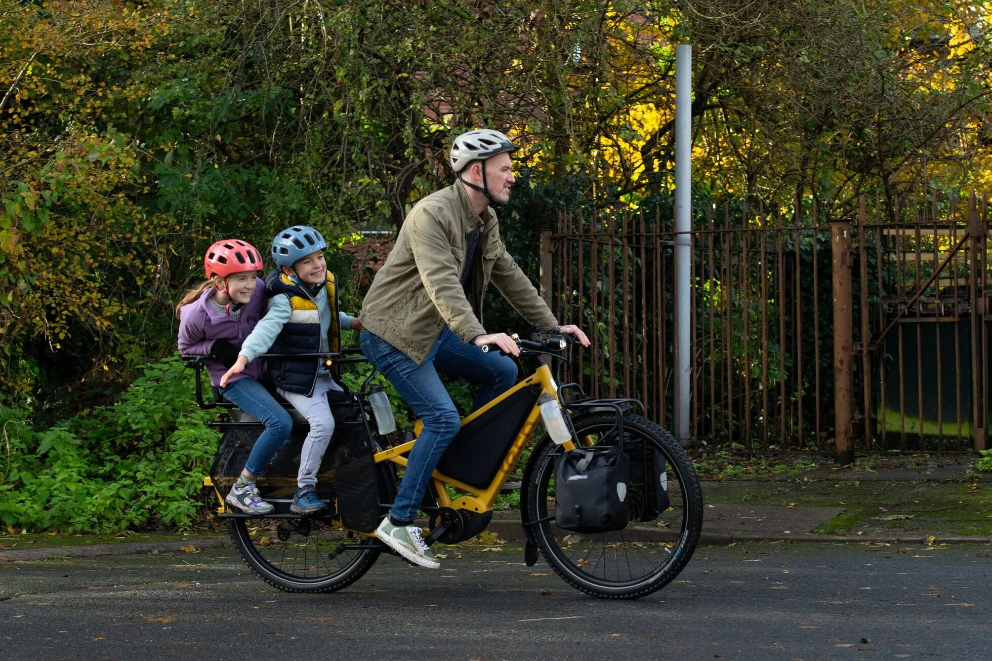 forwards-electric-southampton-tern-orox-adventure-cargo-bike-TN-Orox-LIFESTYLE-urban-6.jpg