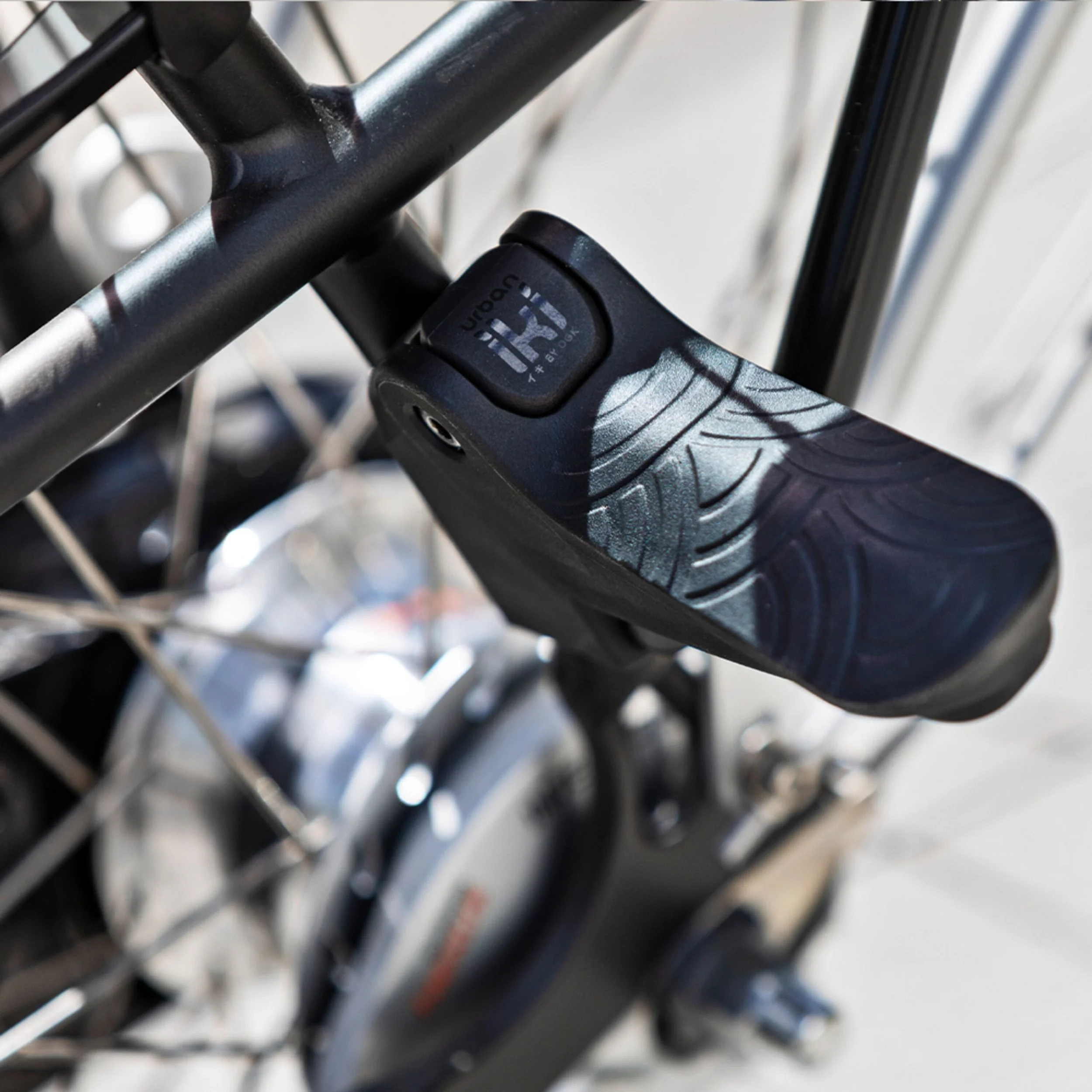 forwards-electric-southampton-amflow-tl-carbon-passenger-guide-urban-iki-junior-seat-mik-hd-bincho-black-004.jpg