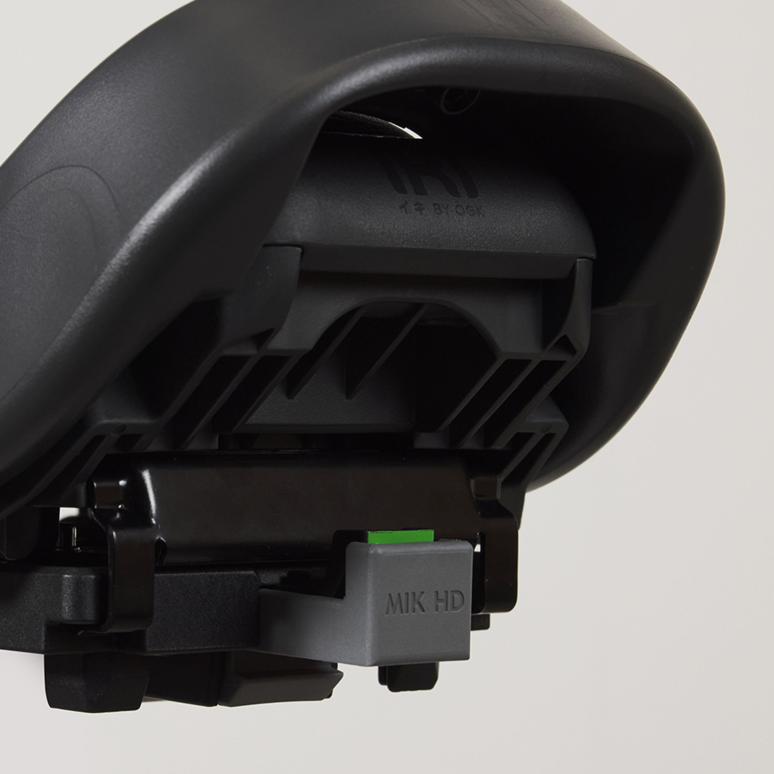 forwards-electric-southampton-amflow-tl-carbon-passenger-guide-urban-iki-junior-seat-mik-hd-bincho-black-002.jpg