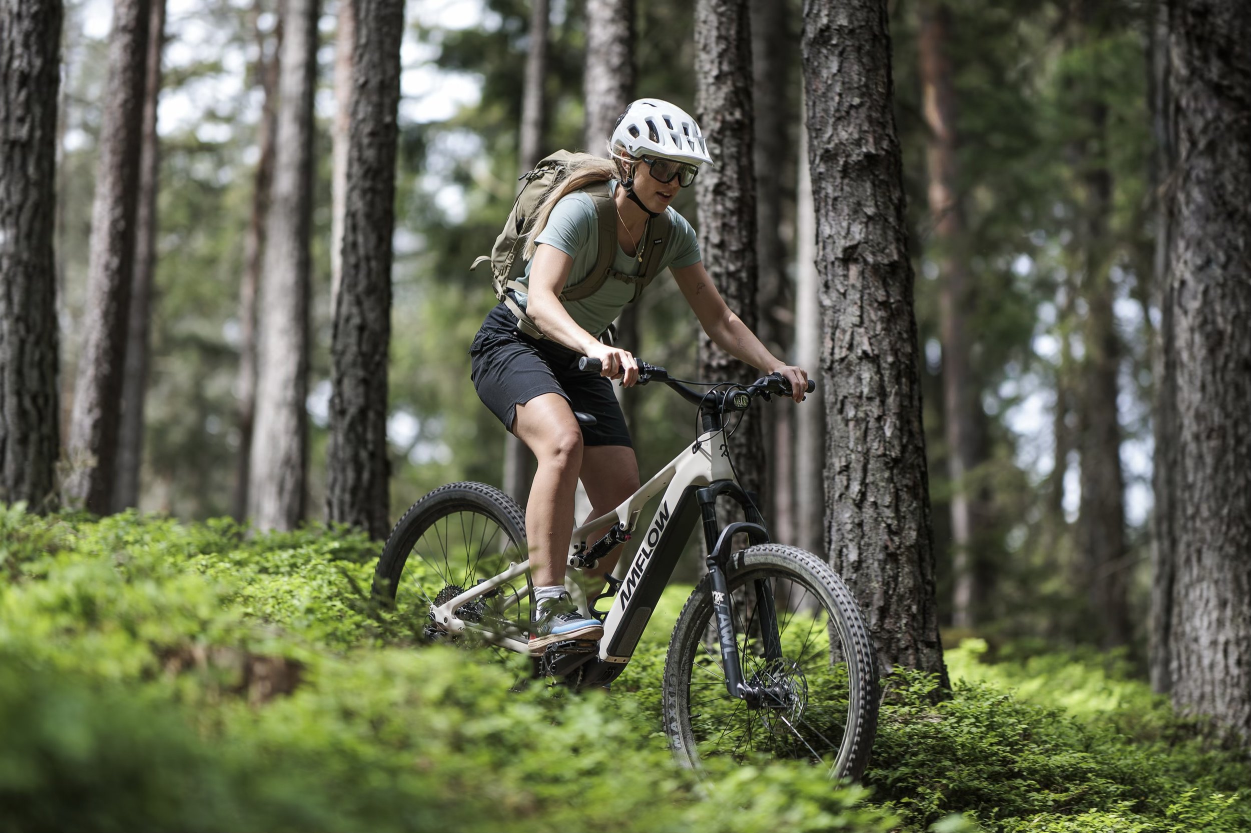 forwards-electric-southampton-amflow-tl-carbon-lightweight-off-road-3-compressed.jpeg