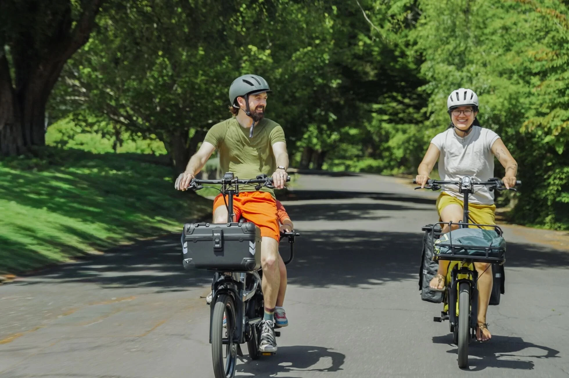 forwards-electric-cargo-bike-southampton-tern-hsd-gen-3-lifestyle-008.jpg